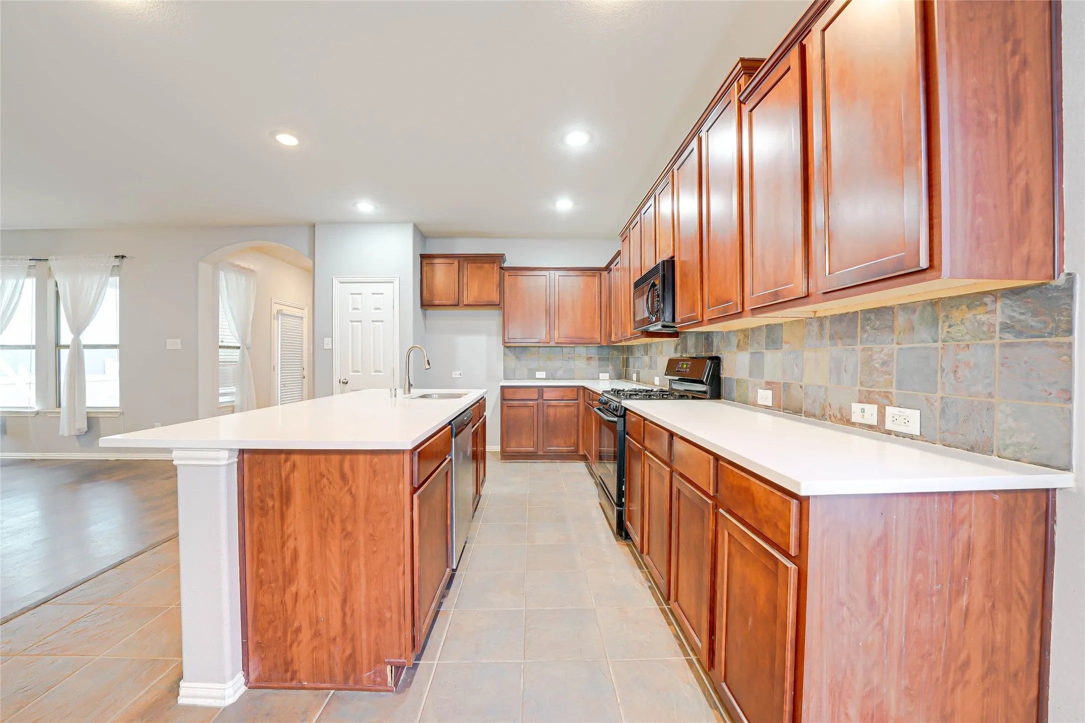 Single Family Residence For Rent in Denton County , 1316 Live Oak Lane, Savannah, Texas 76227, 4 Bedroom, 3 Bathroom, 2 Garage spaces, 2,941 Sqft, built in 2004, mls#21403985, Real Estate Agent in Savannah, Homes For Rent in Denton county, Homes For Rent in Savannah, Realtor in Savannah Texas, Real Estate Brokerage Independent Realty Texas, Luminita Cordes Realtor