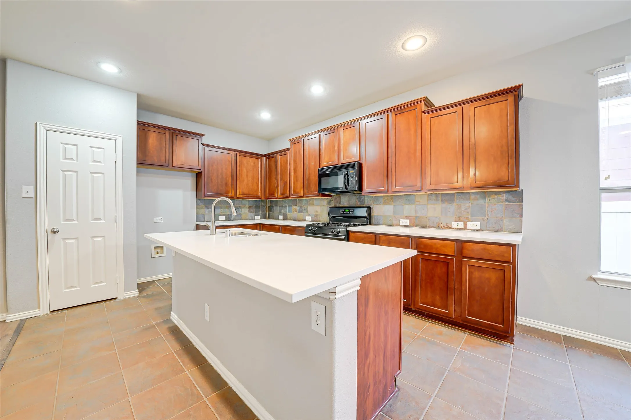 Single Family Residence For Rent in Denton County , 1316 Live Oak Lane, Savannah, Texas 76227, 4 Bedroom, 3 Bathroom, 2 Garage spaces, 2,941 Sqft, built in 2004, mls#21403985, Real Estate Agent in Savannah, Homes For Rent in Denton county, Homes For Rent in Savannah, Realtor in Savannah Texas, Real Estate Brokerage Independent Realty Texas, Luminita Cordes Realtor