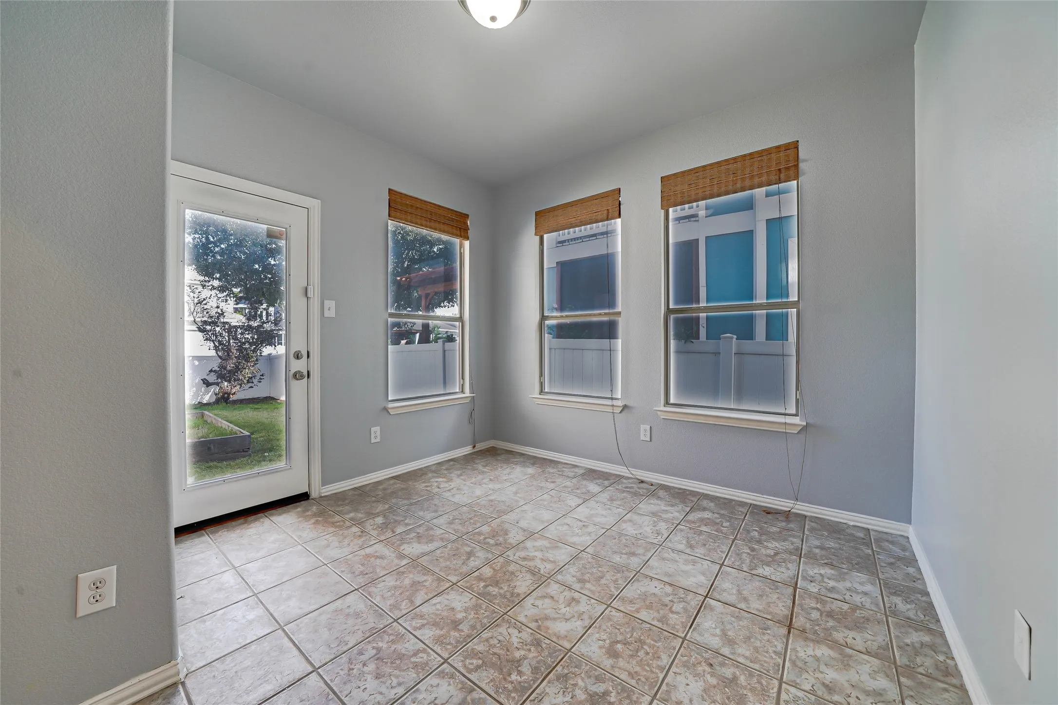 Single Family Residence For Rent in Denton County , 1316 Live Oak Lane, Savannah, Texas 76227, 4 Bedroom, 3 Bathroom, 2 Garage spaces, 2,941 Sqft, built in 2004, mls#21403985, Real Estate Agent in Savannah, Homes For Rent in Denton county, Homes For Rent in Savannah, Realtor in Savannah Texas, Real Estate Brokerage Independent Realty Texas, Luminita Cordes Realtor