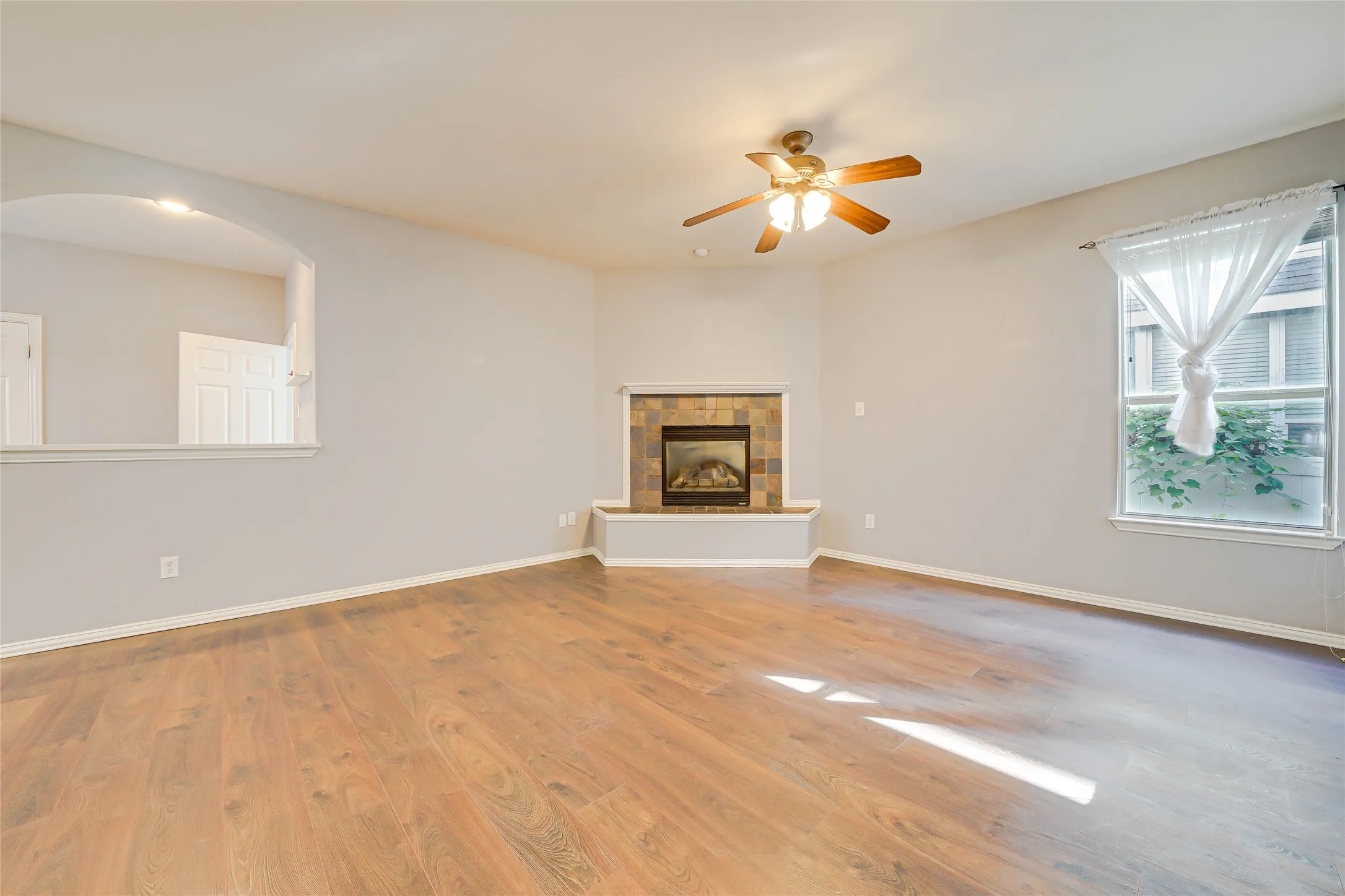Single Family Residence For Rent in Denton County , 1316 Live Oak Lane, Savannah, Texas 76227, 4 Bedroom, 3 Bathroom, 2 Garage spaces, 2,941 Sqft, built in 2004, mls#21403985, Real Estate Agent in Savannah, Homes For Rent in Denton county, Homes For Rent in Savannah, Realtor in Savannah Texas, Real Estate Brokerage Independent Realty Texas, Luminita Cordes Realtor
