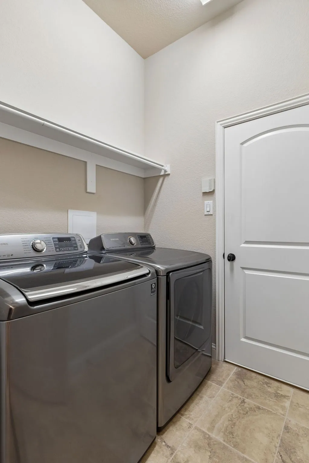 Single Family Residence For Sale in Collin County , 202 Champion Drive, Wylie, Texas 75098, 4 Bedroom, 2 Bathroom, 2 Garage spaces, 2,235 Sqft, built in 2017, mls#21400279, Real Estate Agent in Wylie, Homes For Sale in Collin county, Homes For Sale in Wylie, Realtor in Wylie Texas, Real Estate Brokerage Independent Realty Texas, Luminita Cordes Realtor