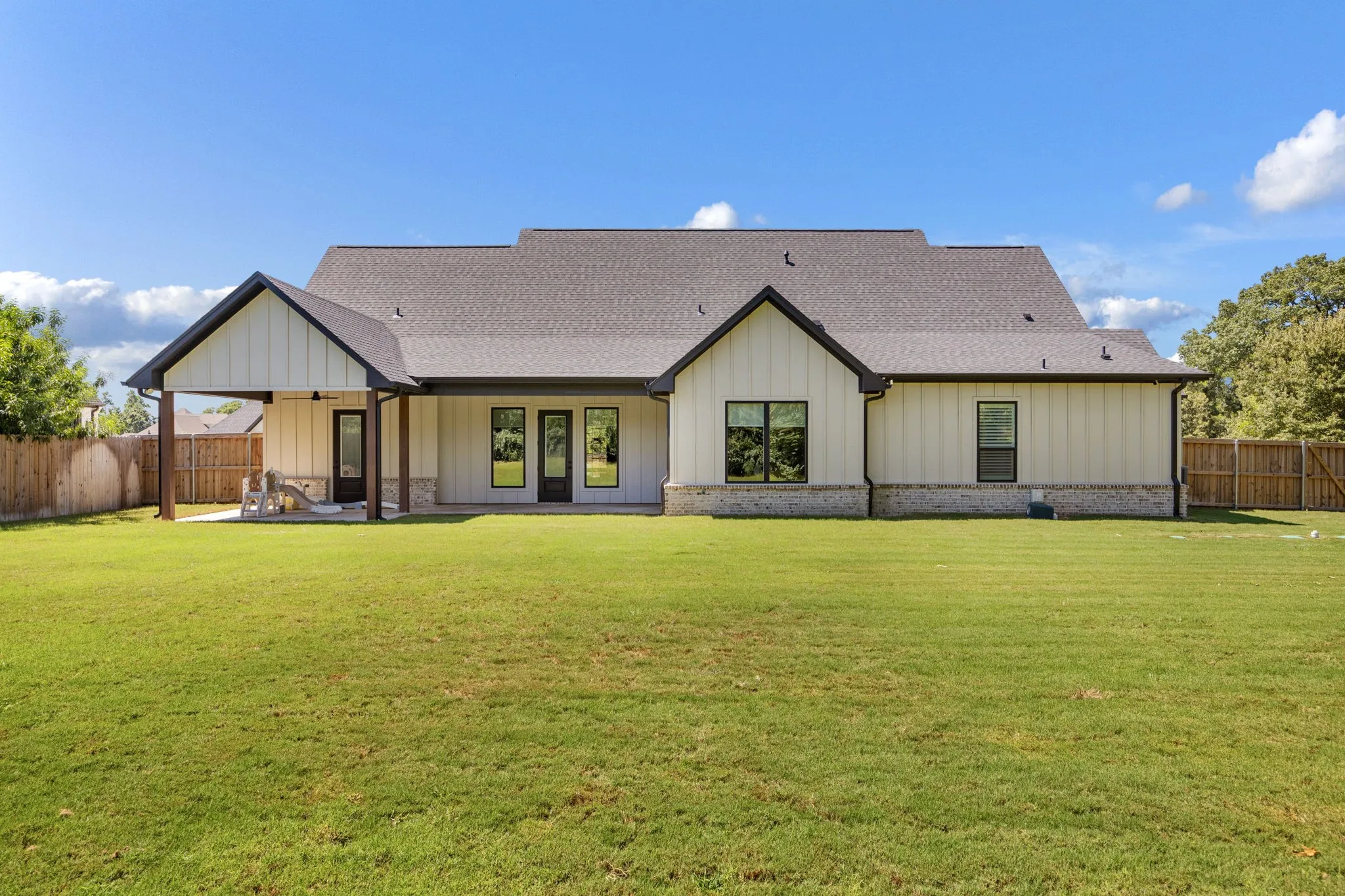 Single Family Residence For Sale in Cherokee County , 280 White-N-Gail, Bullard, Texas 75757, 4 Bedroom, 3 Bathroom, 2 Garage spaces, 2,777 Sqft, built in 2023, mls#21404008, Real Estate Agent in Bullard, Homes For Sale in Cherokee county, Homes For Sale in Bullard, Realtor in Bullard Texas, Real Estate Brokerage Independent Realty Texas, Luminita Cordes Realtor