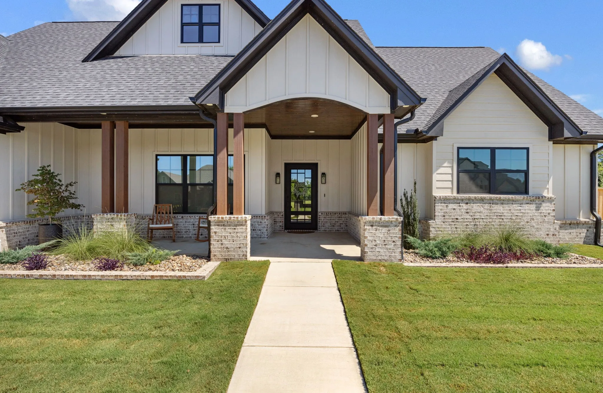 Single Family Residence For Sale in Cherokee County , 280 White-N-Gail, Bullard, Texas 75757, 4 Bedroom, 3 Bathroom, 2 Garage spaces, 2,777 Sqft, built in 2023, mls#21404008, Real Estate Agent in Bullard, Homes For Sale in Cherokee county, Homes For Sale in Bullard, Realtor in Bullard Texas, Real Estate Brokerage Independent Realty Texas, Luminita Cordes Realtor