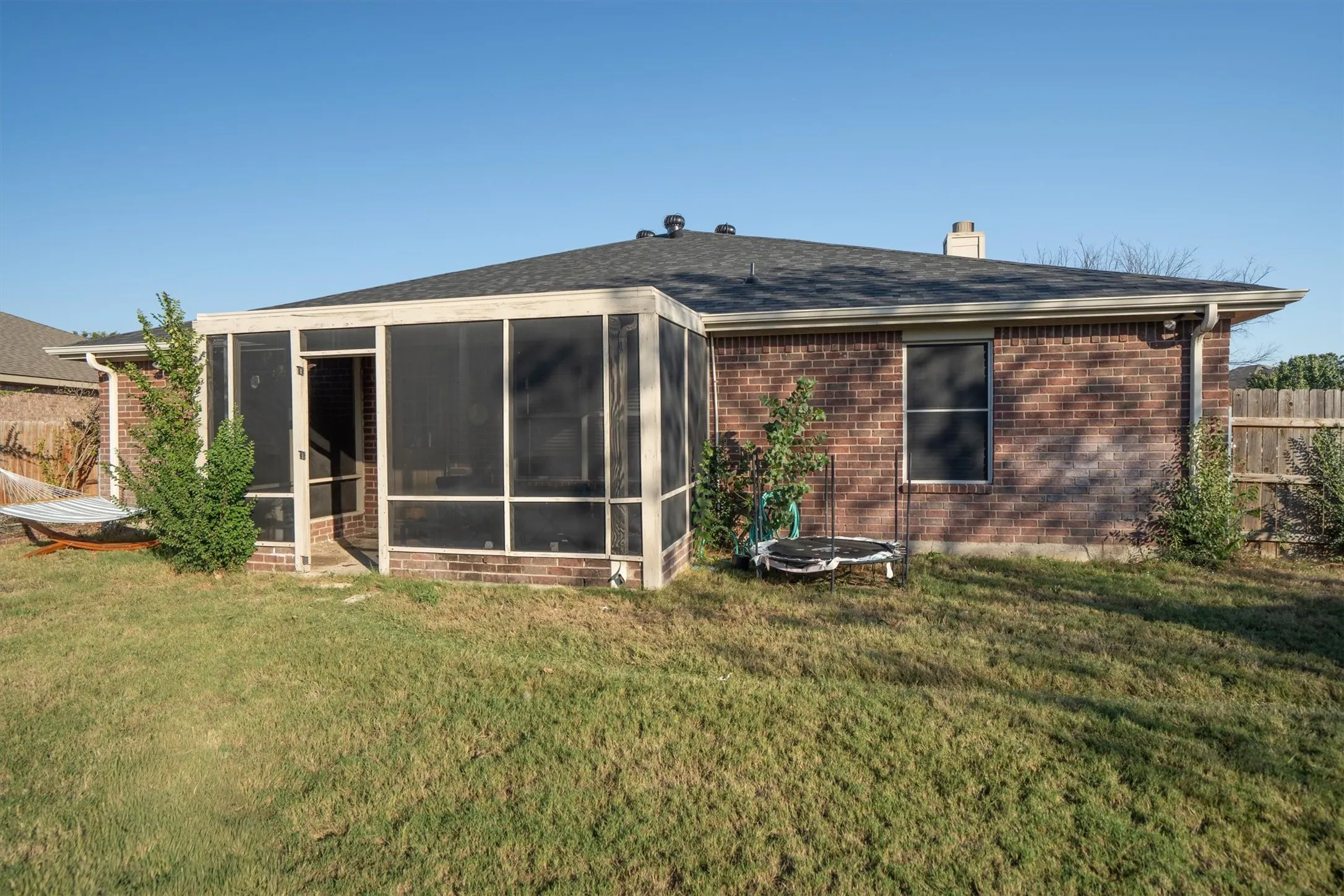 Single Family Residence For Sale in Denton County , 205 Saddlebrook Drive, Krum, Texas 76249, 3 Bedroom, 2 Bathroom, 2 Garage spaces, 1,633 Sqft, built in 2002, mls#21403696, Real Estate Agent in Krum, Homes For Sale in Denton county, Homes For Sale in Krum, Realtor in Krum Texas, Real Estate Brokerage Independent Realty Texas, Luminita Cordes Realtor