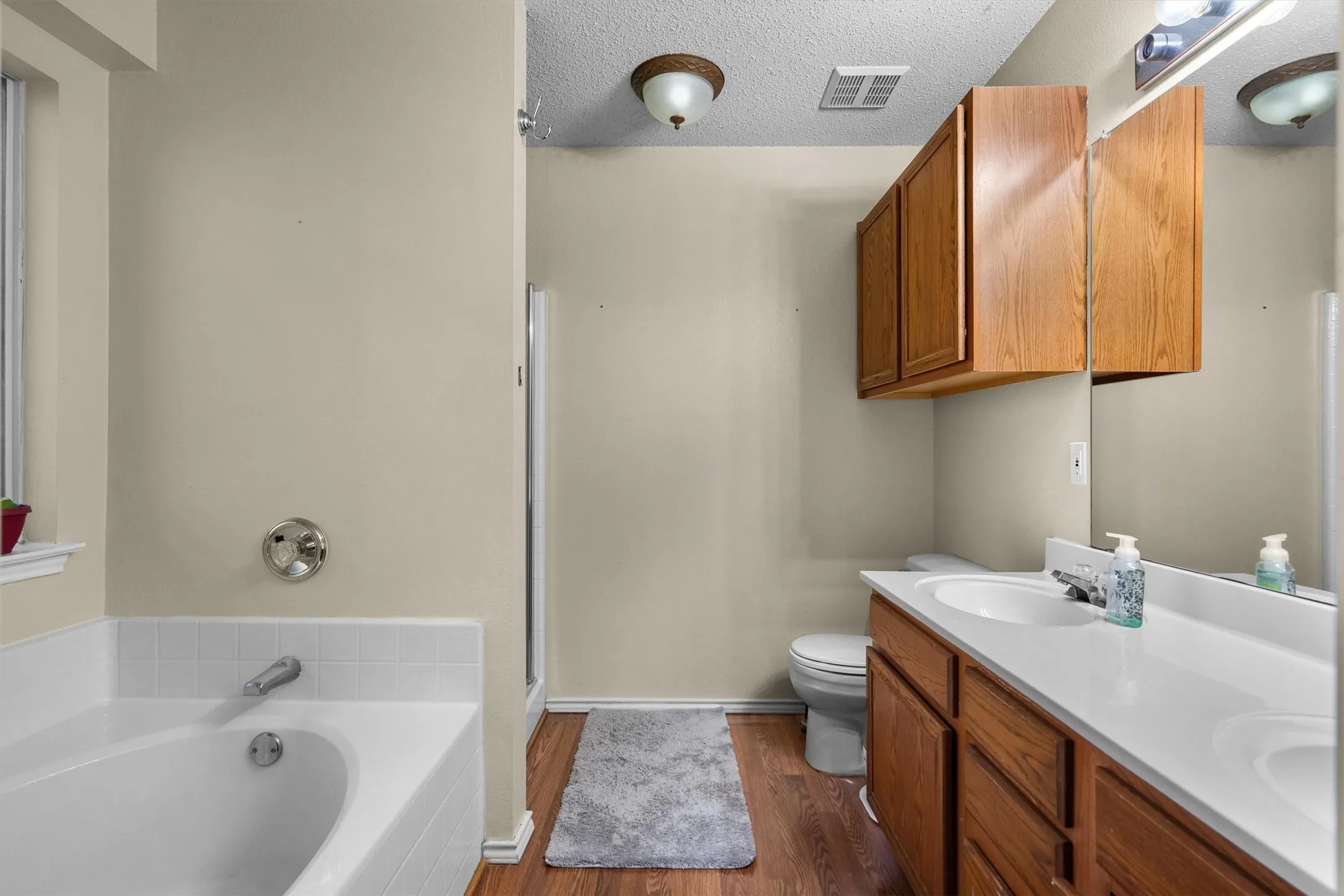 Single Family Residence For Sale in Denton County , 205 Saddlebrook Drive, Krum, Texas 76249, 3 Bedroom, 2 Bathroom, 2 Garage spaces, 1,633 Sqft, built in 2002, mls#21403696, Real Estate Agent in Krum, Homes For Sale in Denton county, Homes For Sale in Krum, Realtor in Krum Texas, Real Estate Brokerage Independent Realty Texas, Luminita Cordes Realtor