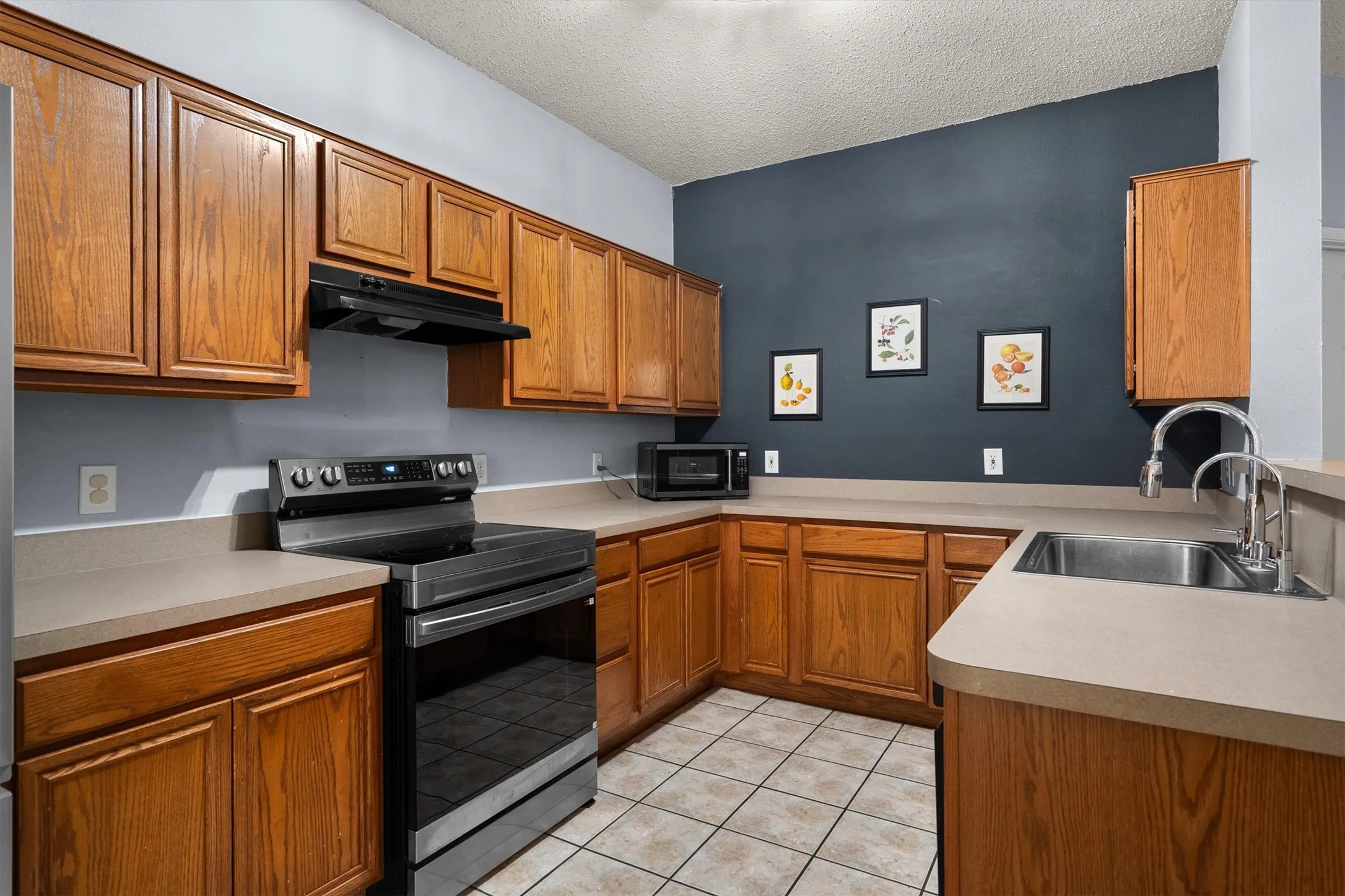 Single Family Residence For Sale in Denton County , 205 Saddlebrook Drive, Krum, Texas 76249, 3 Bedroom, 2 Bathroom, 2 Garage spaces, 1,633 Sqft, built in 2002, mls#21403696, Real Estate Agent in Krum, Homes For Sale in Denton county, Homes For Sale in Krum, Realtor in Krum Texas, Real Estate Brokerage Independent Realty Texas, Luminita Cordes Realtor
