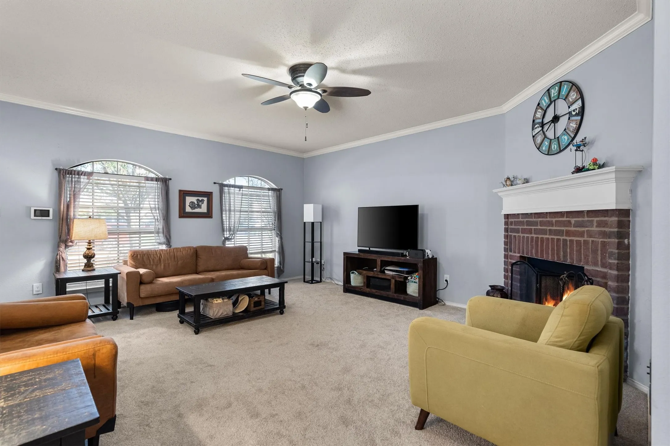 Single Family Residence For Sale in Denton County , 205 Saddlebrook Drive, Krum, Texas 76249, 3 Bedroom, 2 Bathroom, 2 Garage spaces, 1,633 Sqft, built in 2002, mls#21403696, Real Estate Agent in Krum, Homes For Sale in Denton county, Homes For Sale in Krum, Realtor in Krum Texas, Real Estate Brokerage Independent Realty Texas, Luminita Cordes Realtor