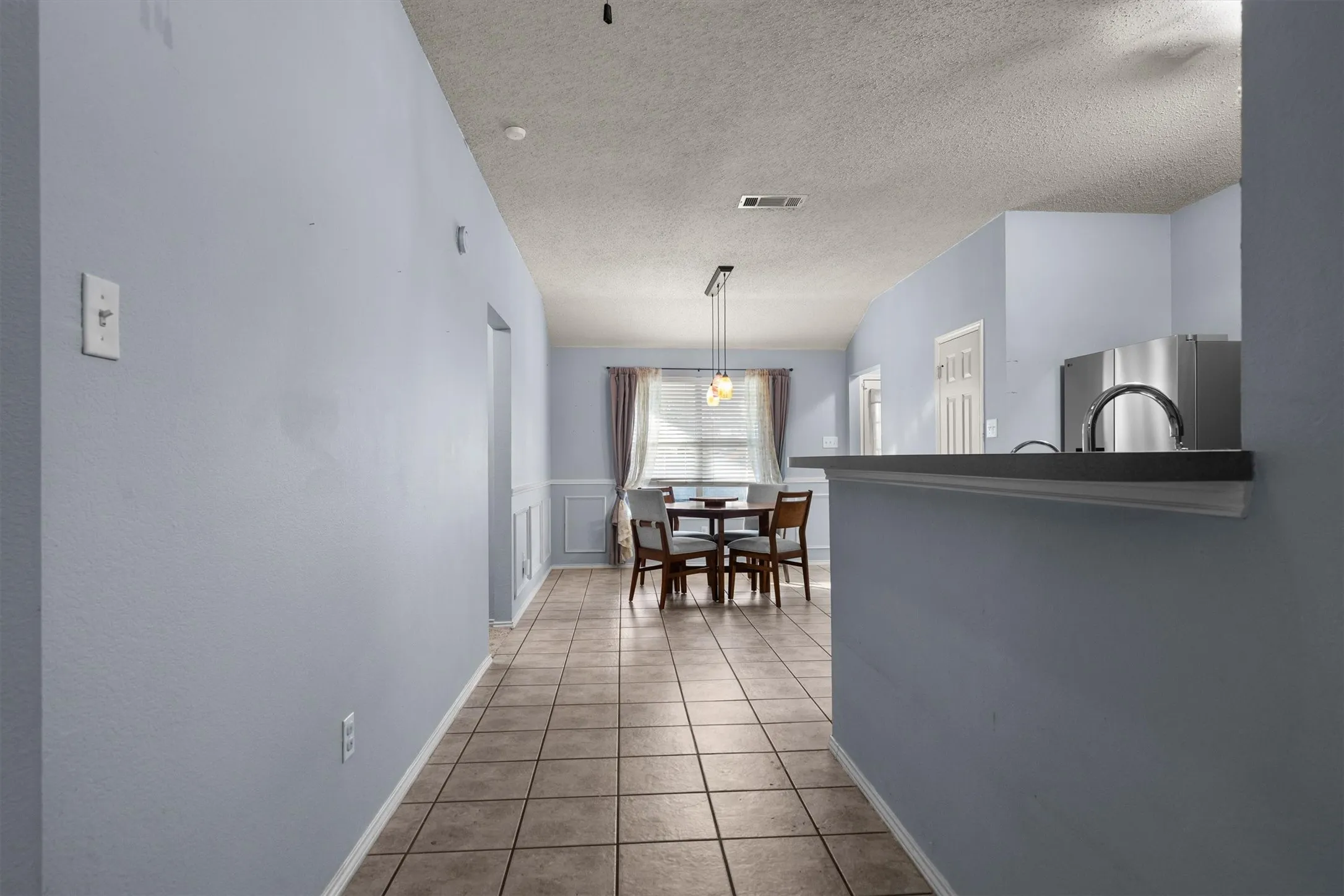 Single Family Residence For Sale in Denton County , 205 Saddlebrook Drive, Krum, Texas 76249, 3 Bedroom, 2 Bathroom, 2 Garage spaces, 1,633 Sqft, built in 2002, mls#21403696, Real Estate Agent in Krum, Homes For Sale in Denton county, Homes For Sale in Krum, Realtor in Krum Texas, Real Estate Brokerage Independent Realty Texas, Luminita Cordes Realtor