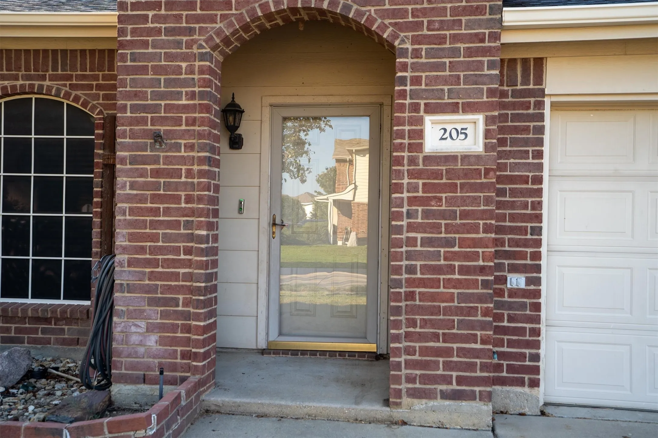 Single Family Residence For Sale in Denton County , 205 Saddlebrook Drive, Krum, Texas 76249, 3 Bedroom, 2 Bathroom, 2 Garage spaces, 1,633 Sqft, built in 2002, mls#21403696, Real Estate Agent in Krum, Homes For Sale in Denton county, Homes For Sale in Krum, Realtor in Krum Texas, Real Estate Brokerage Independent Realty Texas, Luminita Cordes Realtor