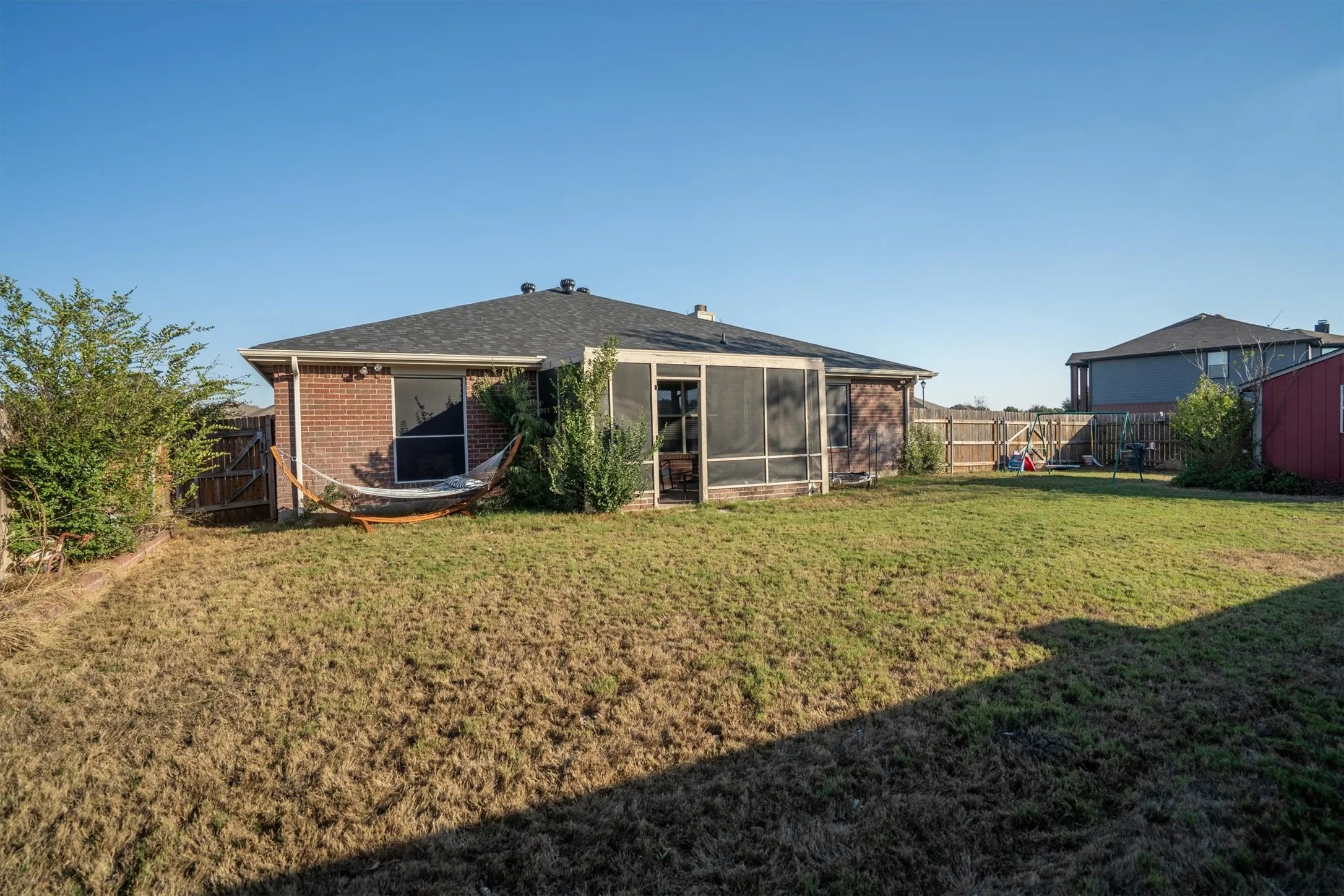Single Family Residence For Sale in Denton County , 205 Saddlebrook Drive, Krum, Texas 76249, 3 Bedroom, 2 Bathroom, 2 Garage spaces, 1,633 Sqft, built in 2002, mls#21403696, Real Estate Agent in Krum, Homes For Sale in Denton county, Homes For Sale in Krum, Realtor in Krum Texas, Real Estate Brokerage Independent Realty Texas, Luminita Cordes Realtor