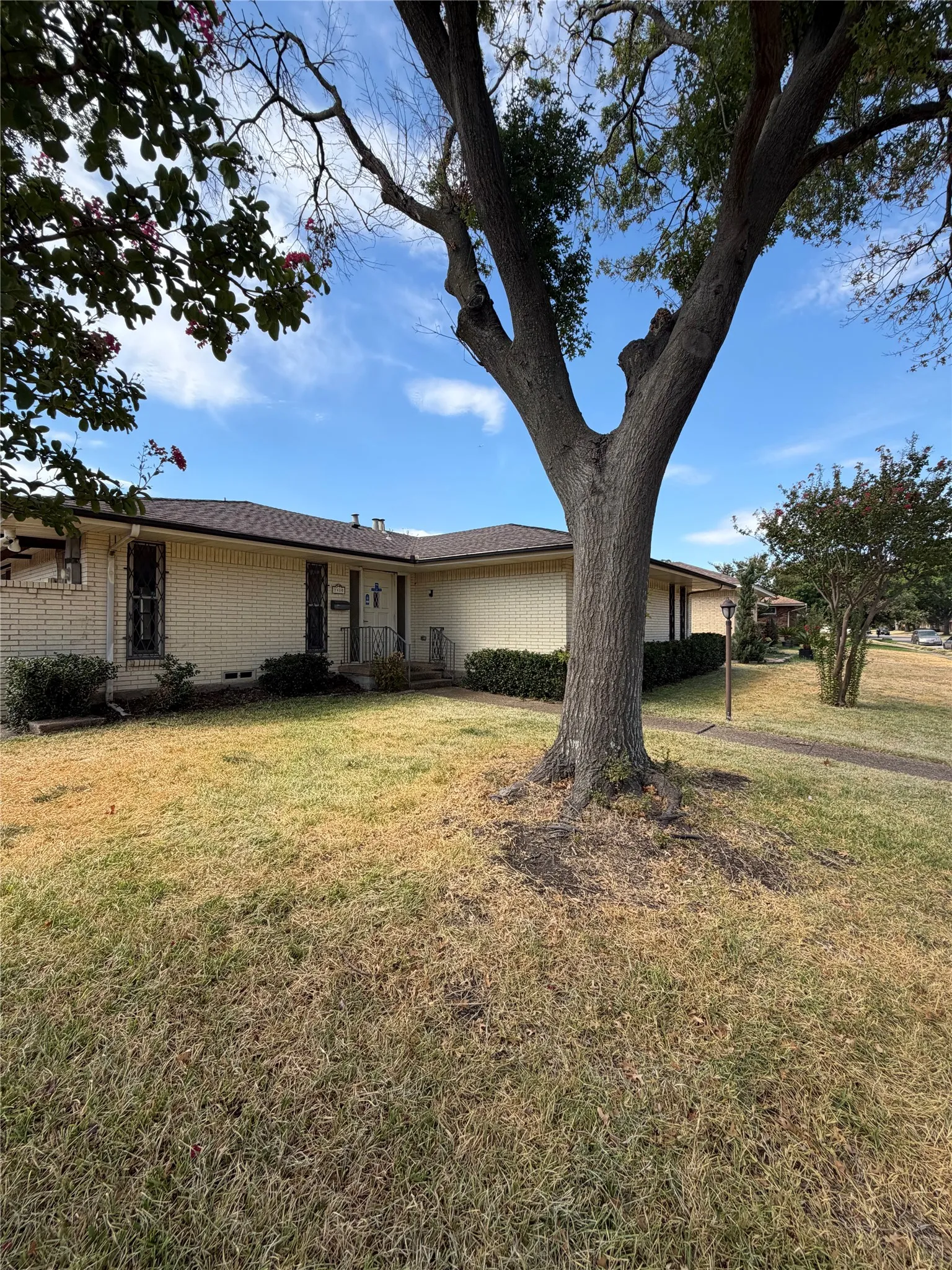 Single Family Residence For Sale in Dallas County , 1410 Lexington Drive, Garland, Texas 75041, 3 Bedroom, 3 Bathroom, 2 Garage spaces, 2,194 Sqft, built in 1969, mls#21403914, Real Estate Agent in Garland, Homes For Sale in Dallas county, Homes For Sale in Garland, Realtor in Garland Texas, Real Estate Brokerage Independent Realty Texas, Luminita Cordes Realtor