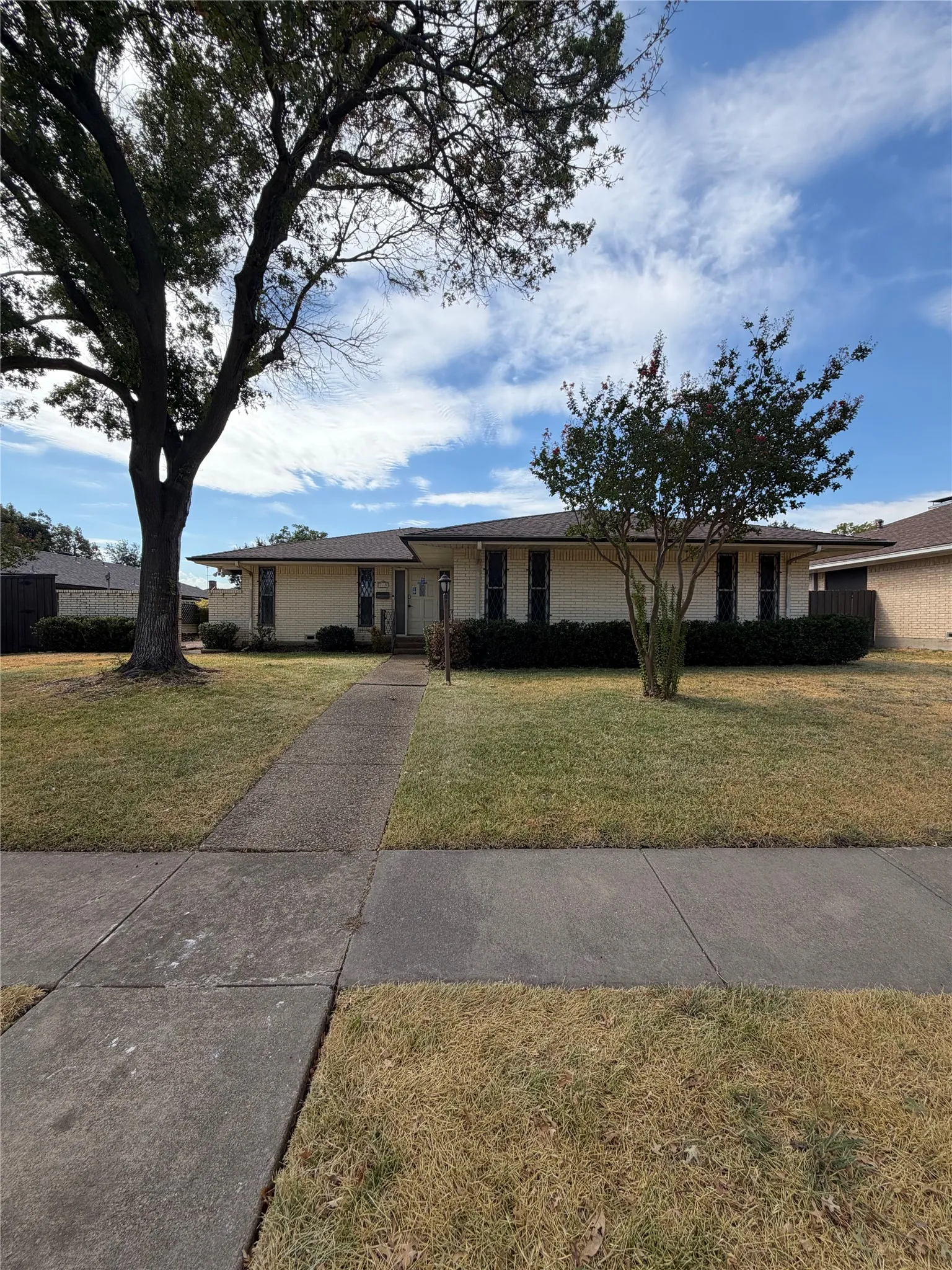 Single Family Residence For Sale in Dallas County , 1410 Lexington Drive, Garland, Texas 75041, 3 Bedroom, 3 Bathroom, 2 Garage spaces, 2,194 Sqft, built in 1969, mls#21403914, Real Estate Agent in Garland, Homes For Sale in Dallas county, Homes For Sale in Garland, Realtor in Garland Texas, Real Estate Brokerage Independent Realty Texas, Luminita Cordes Realtor