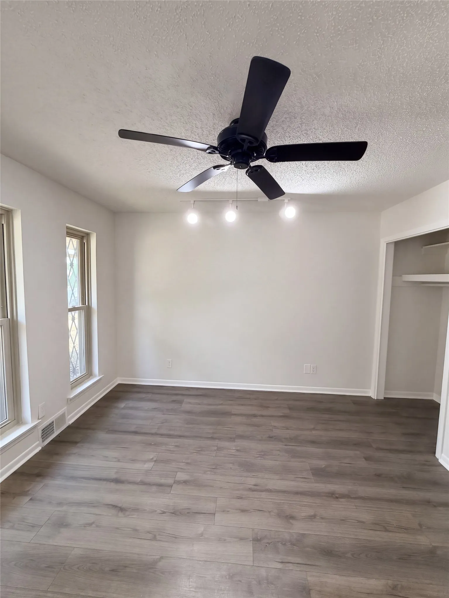Single Family Residence For Sale in Dallas County , 1410 Lexington Drive, Garland, Texas 75041, 3 Bedroom, 3 Bathroom, 2 Garage spaces, 2,194 Sqft, built in 1969, mls#21403914, Real Estate Agent in Garland, Homes For Sale in Dallas county, Homes For Sale in Garland, Realtor in Garland Texas, Real Estate Brokerage Independent Realty Texas, Luminita Cordes Realtor