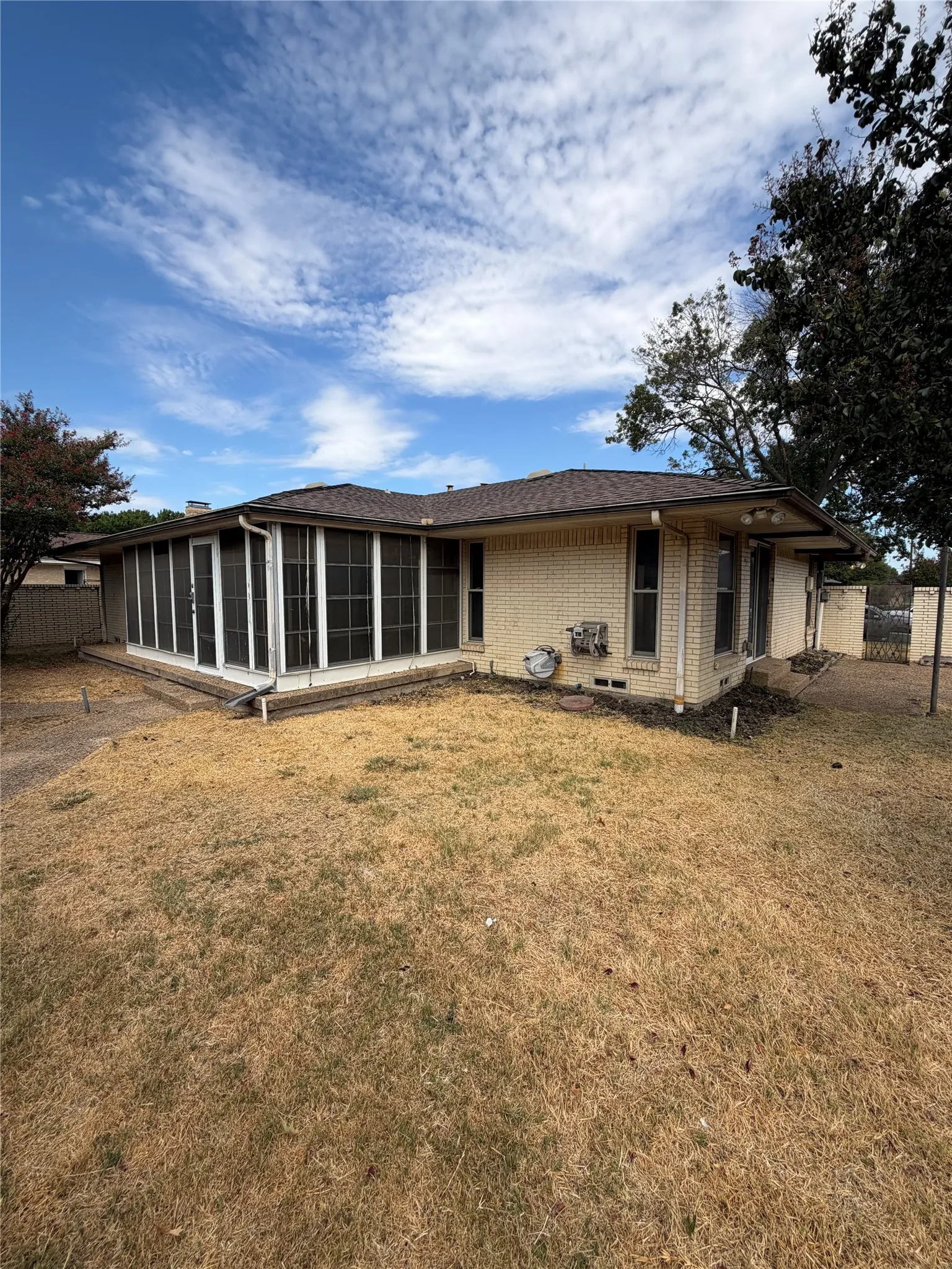 Single Family Residence For Sale in Dallas County , 1410 Lexington Drive, Garland, Texas 75041, 3 Bedroom, 3 Bathroom, 2 Garage spaces, 2,194 Sqft, built in 1969, mls#21403914, Real Estate Agent in Garland, Homes For Sale in Dallas county, Homes For Sale in Garland, Realtor in Garland Texas, Real Estate Brokerage Independent Realty Texas, Luminita Cordes Realtor