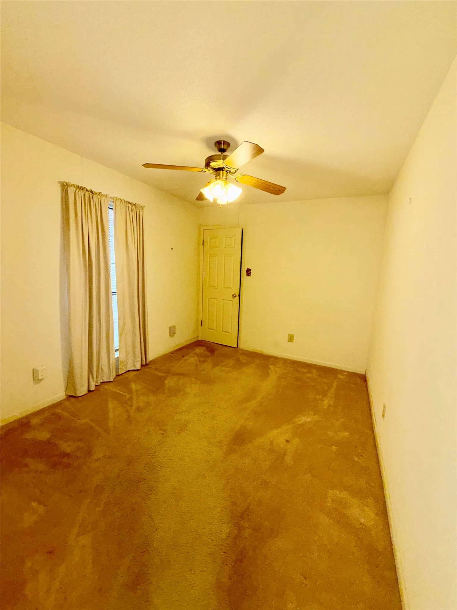 Single Family Residence For Sale in Limestone County , 207 Nashua, Groesbeck, Texas 76642, 4 Bedroom, 2 Bathroom, 2 Garage spaces, 1,825 Sqft, built in 1986, mls#21403692, Real Estate Agent in Groesbeck, Homes For Sale in Limestone county, Homes For Sale in Groesbeck, Realtor in Groesbeck Texas, Real Estate Brokerage Independent Realty Texas, Luminita Cordes Realtor