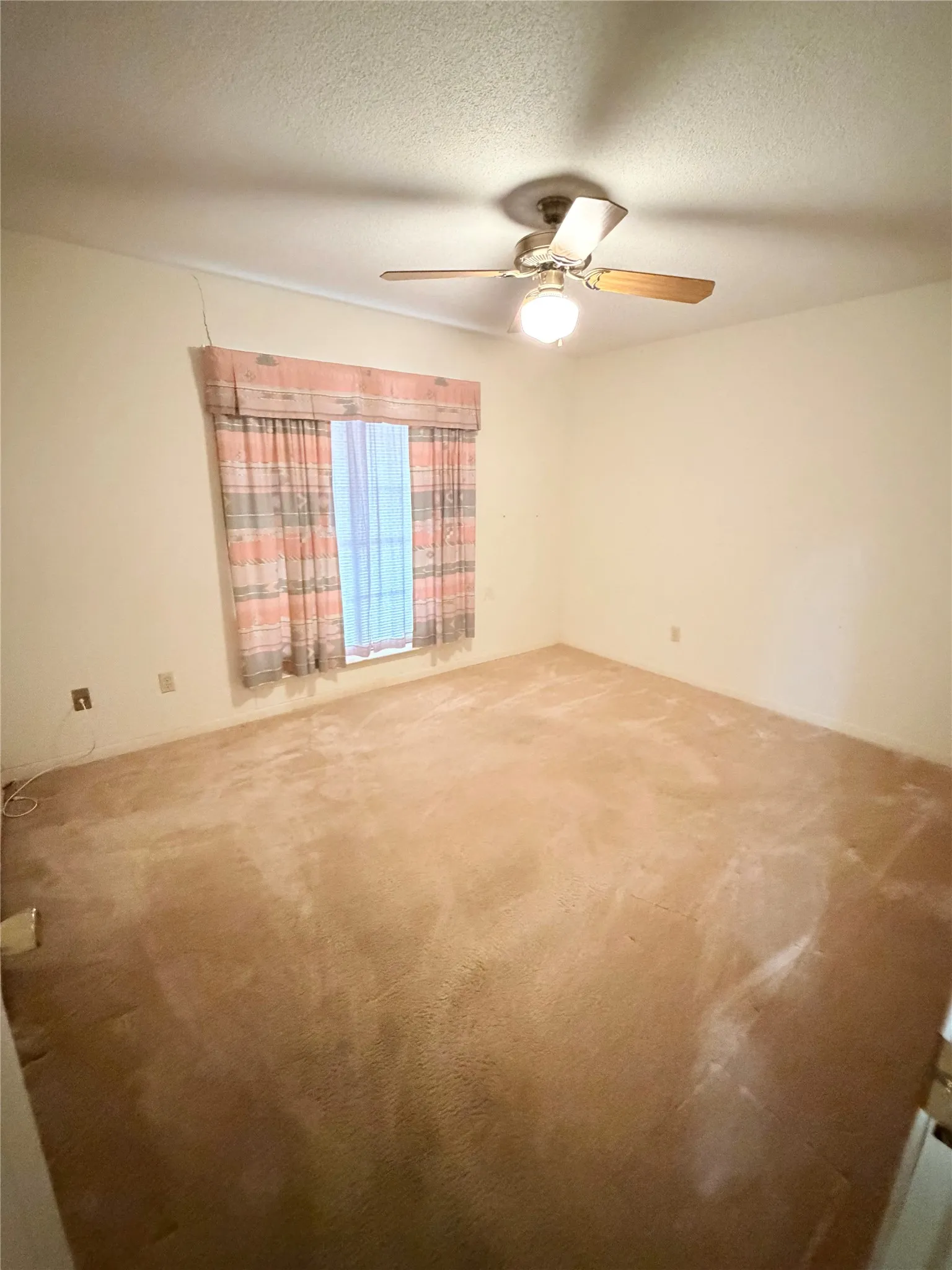 Single Family Residence For Sale in Limestone County , 207 Nashua, Groesbeck, Texas 76642, 4 Bedroom, 2 Bathroom, 2 Garage spaces, 1,825 Sqft, built in 1986, mls#21403692, Real Estate Agent in Groesbeck, Homes For Sale in Limestone county, Homes For Sale in Groesbeck, Realtor in Groesbeck Texas, Real Estate Brokerage Independent Realty Texas, Luminita Cordes Realtor