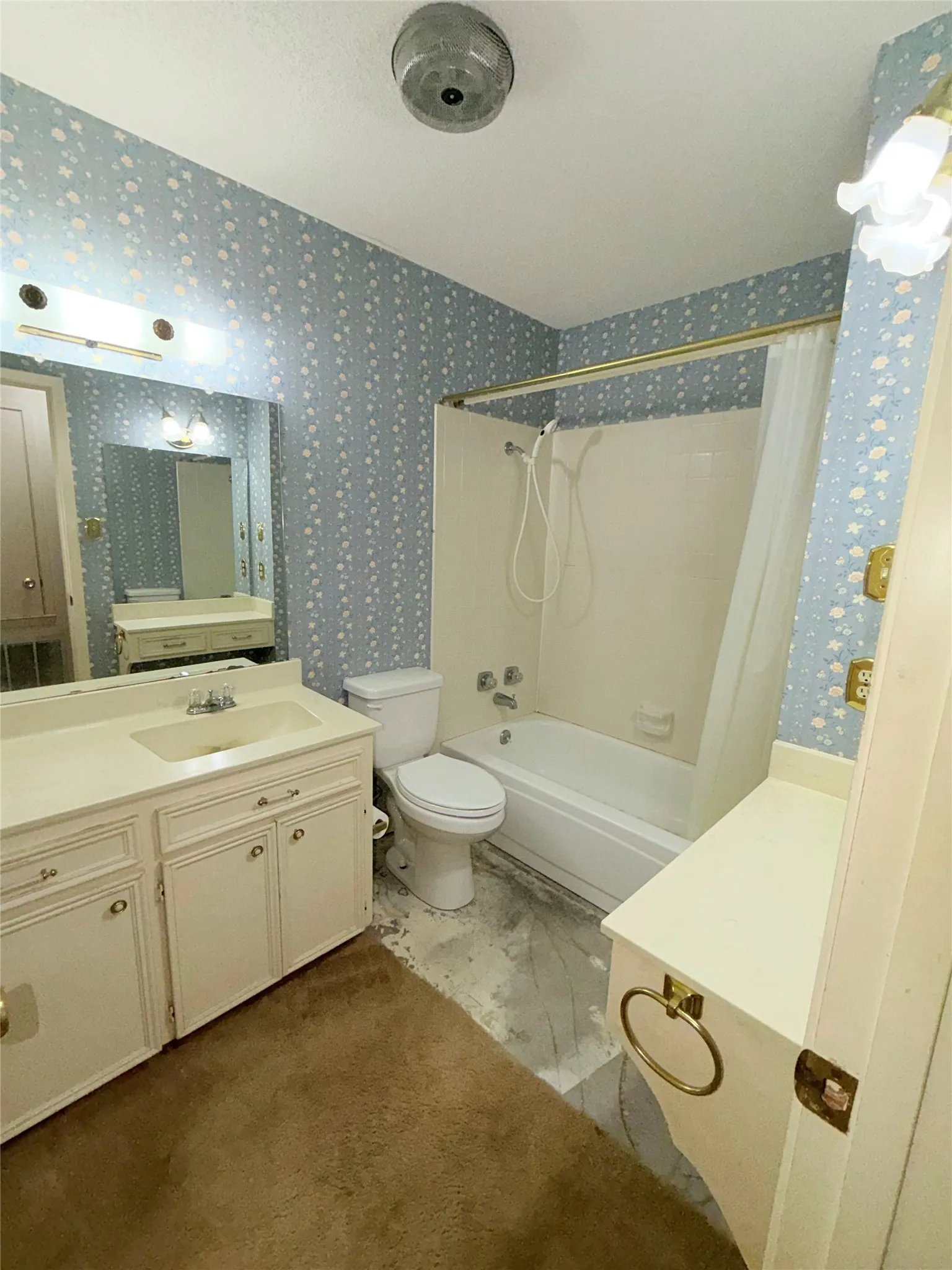 Single Family Residence For Sale in Limestone County , 207 Nashua, Groesbeck, Texas 76642, 4 Bedroom, 2 Bathroom, 2 Garage spaces, 1,825 Sqft, built in 1986, mls#21403692, Real Estate Agent in Groesbeck, Homes For Sale in Limestone county, Homes For Sale in Groesbeck, Realtor in Groesbeck Texas, Real Estate Brokerage Independent Realty Texas, Luminita Cordes Realtor
