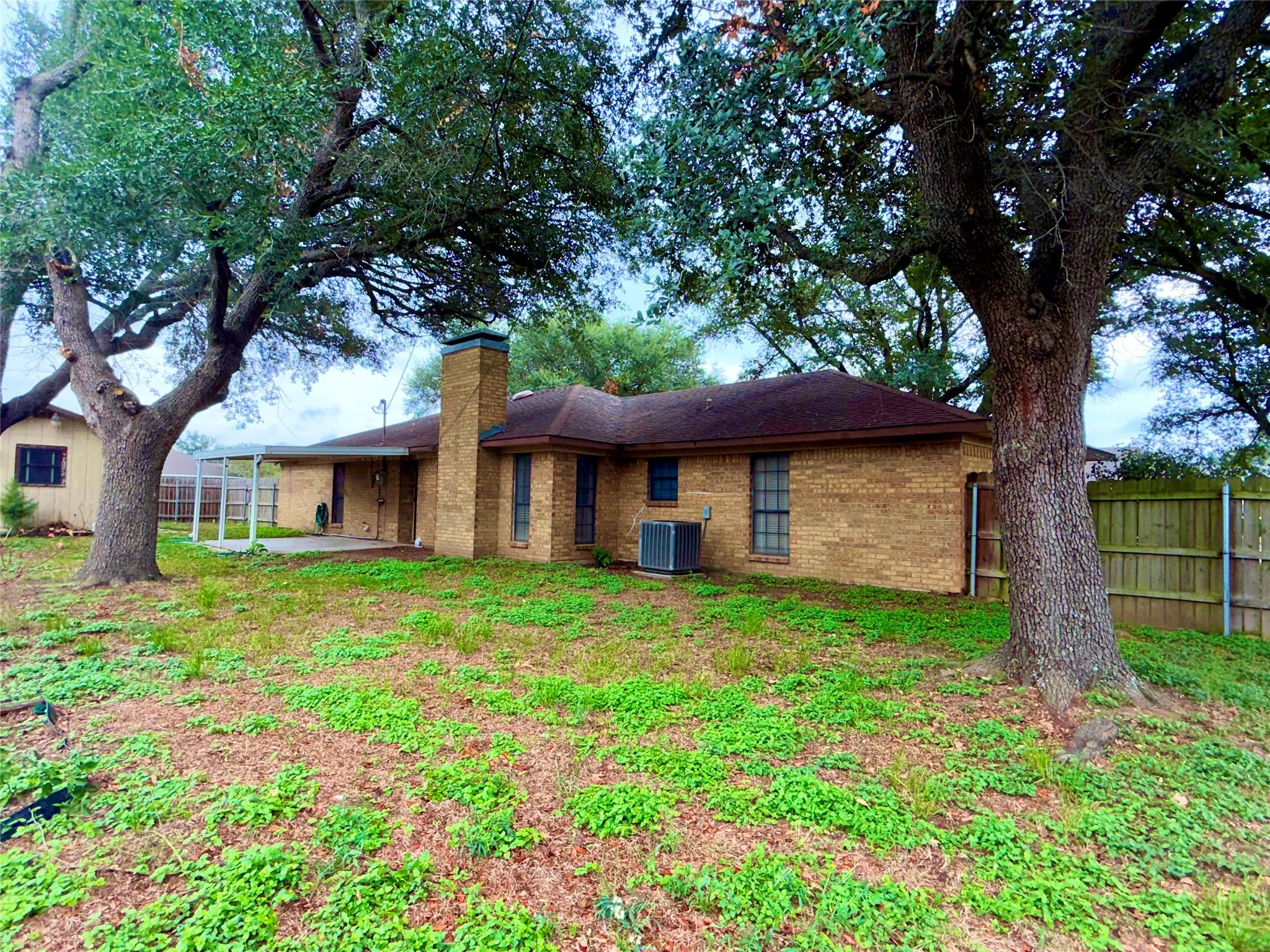 Single Family Residence For Sale in Limestone County , 207 Nashua, Groesbeck, Texas 76642, 4 Bedroom, 2 Bathroom, 2 Garage spaces, 1,825 Sqft, built in 1986, mls#21403692, Real Estate Agent in Groesbeck, Homes For Sale in Limestone county, Homes For Sale in Groesbeck, Realtor in Groesbeck Texas, Real Estate Brokerage Independent Realty Texas, Luminita Cordes Realtor