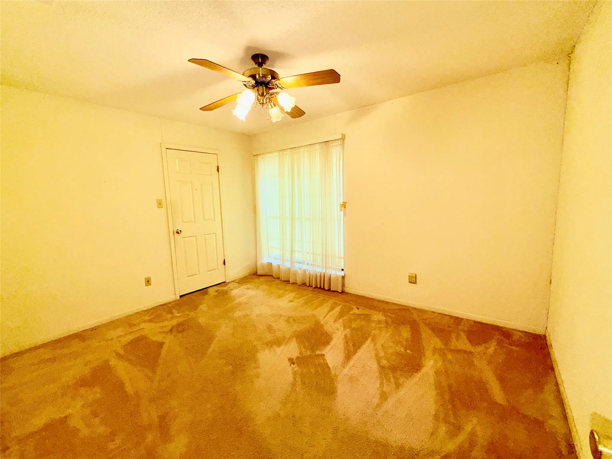 Single Family Residence For Sale in Limestone County , 207 Nashua, Groesbeck, Texas 76642, 4 Bedroom, 2 Bathroom, 2 Garage spaces, 1,825 Sqft, built in 1986, mls#21403692, Real Estate Agent in Groesbeck, Homes For Sale in Limestone county, Homes For Sale in Groesbeck, Realtor in Groesbeck Texas, Real Estate Brokerage Independent Realty Texas, Luminita Cordes Realtor