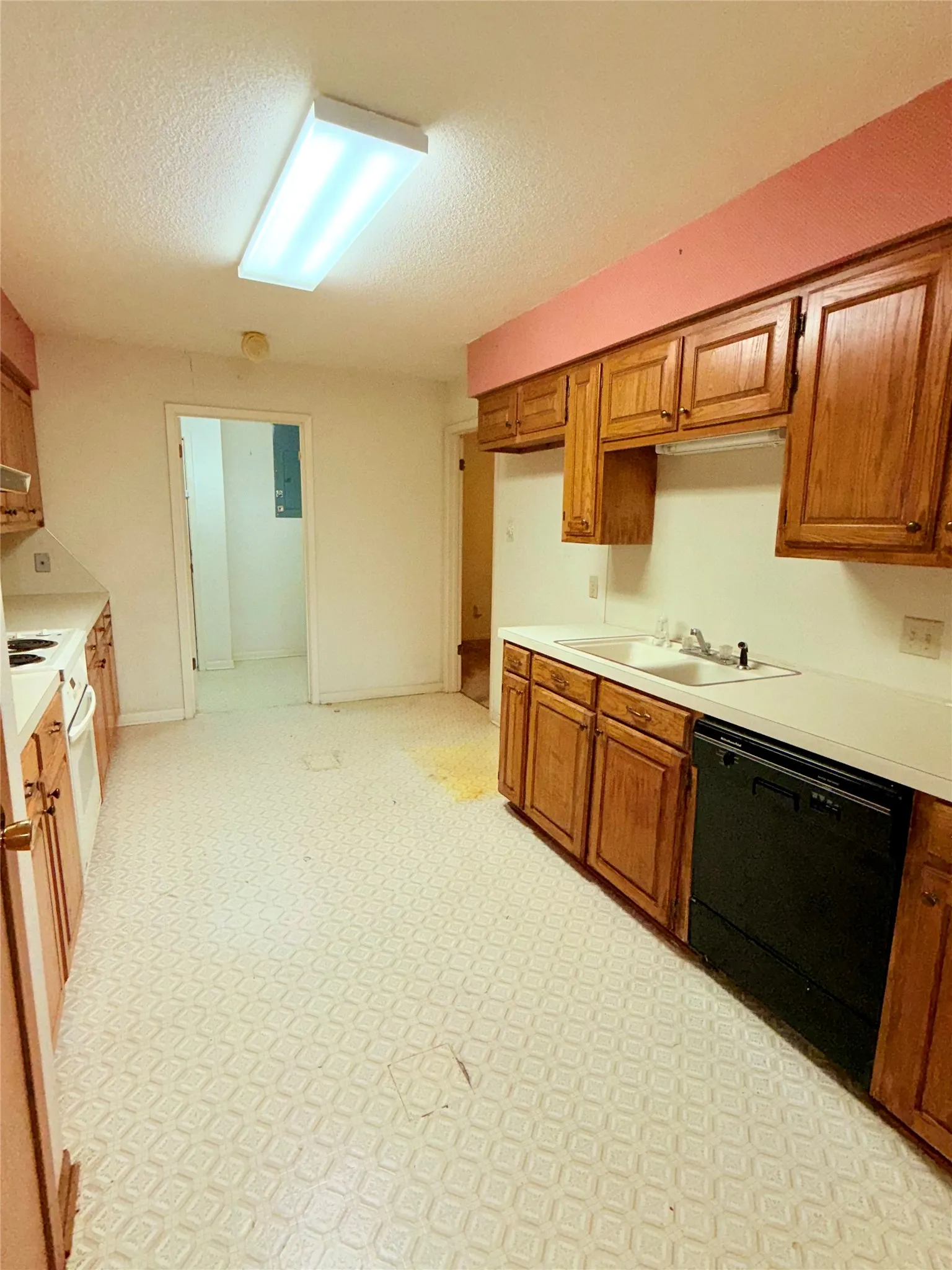 Single Family Residence For Sale in Limestone County , 207 Nashua, Groesbeck, Texas 76642, 4 Bedroom, 2 Bathroom, 2 Garage spaces, 1,825 Sqft, built in 1986, mls#21403692, Real Estate Agent in Groesbeck, Homes For Sale in Limestone county, Homes For Sale in Groesbeck, Realtor in Groesbeck Texas, Real Estate Brokerage Independent Realty Texas, Luminita Cordes Realtor
