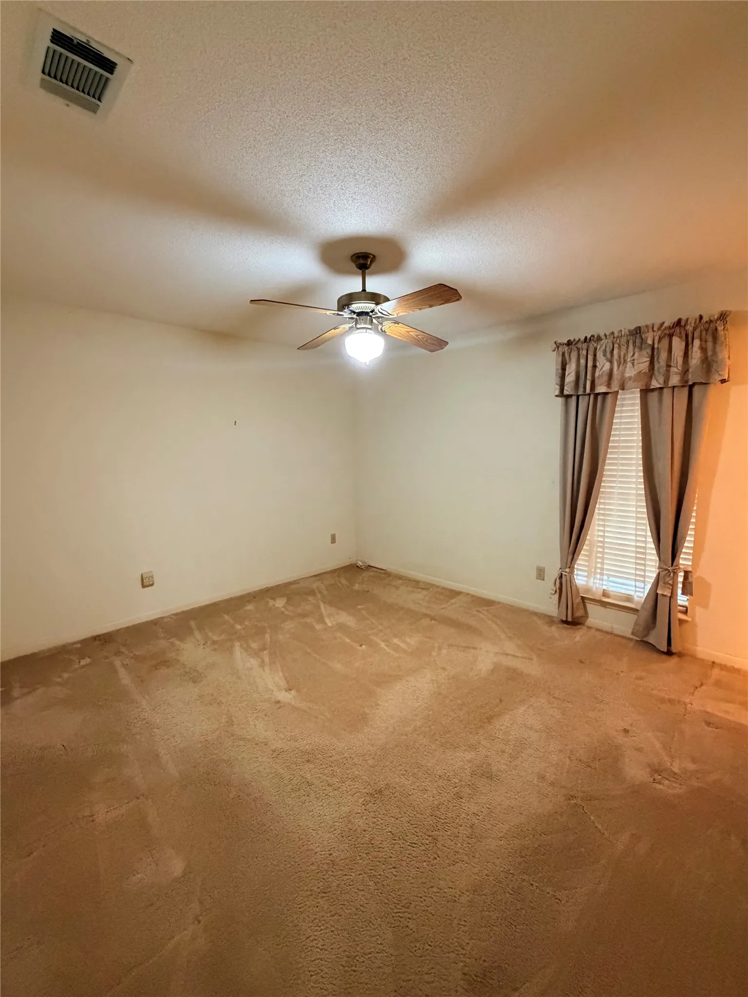 Single Family Residence For Sale in Limestone County , 207 Nashua, Groesbeck, Texas 76642, 4 Bedroom, 2 Bathroom, 2 Garage spaces, 1,825 Sqft, built in 1986, mls#21403692, Real Estate Agent in Groesbeck, Homes For Sale in Limestone county, Homes For Sale in Groesbeck, Realtor in Groesbeck Texas, Real Estate Brokerage Independent Realty Texas, Luminita Cordes Realtor