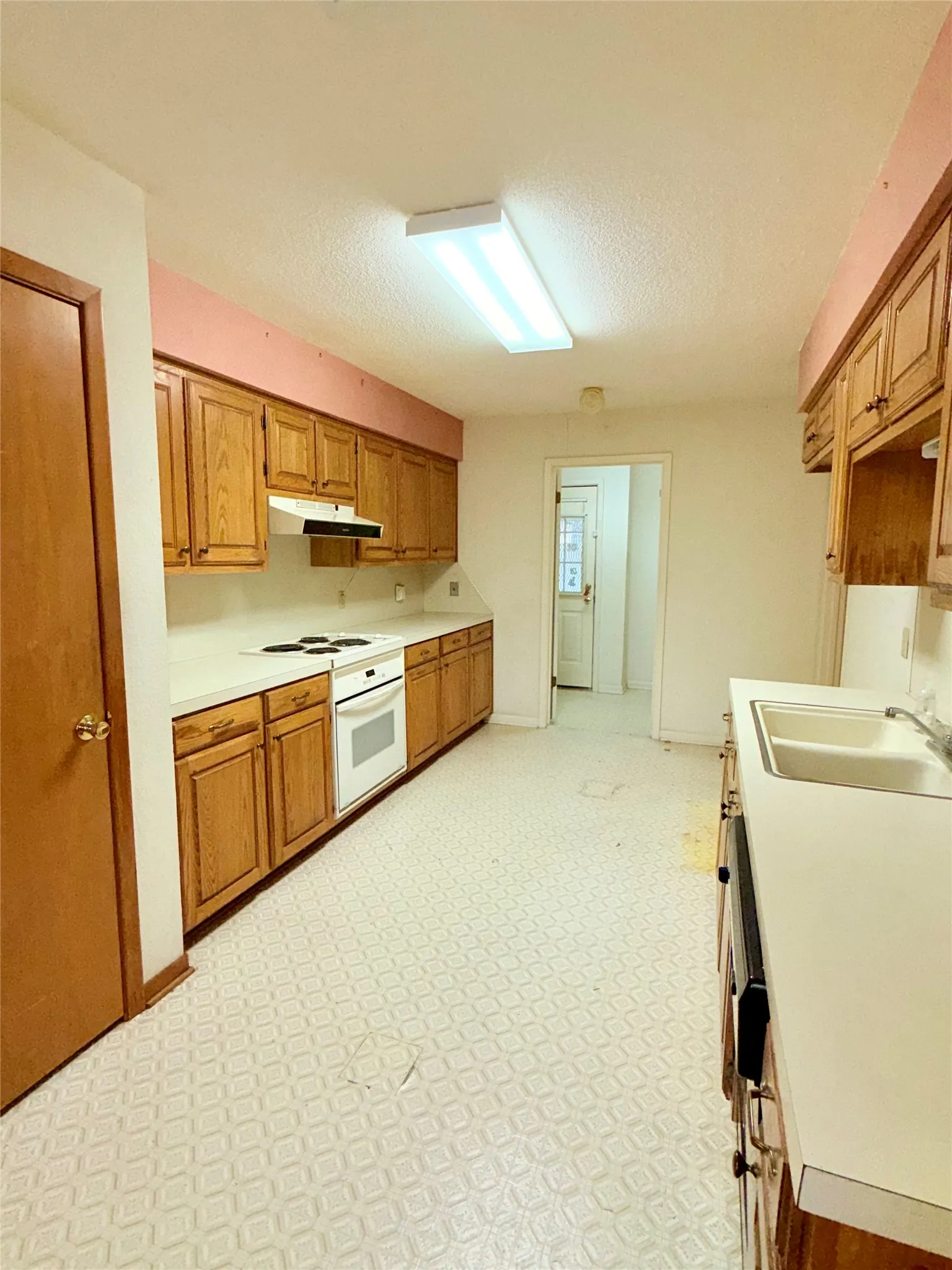 Single Family Residence For Sale in Limestone County , 207 Nashua, Groesbeck, Texas 76642, 4 Bedroom, 2 Bathroom, 2 Garage spaces, 1,825 Sqft, built in 1986, mls#21403692, Real Estate Agent in Groesbeck, Homes For Sale in Limestone county, Homes For Sale in Groesbeck, Realtor in Groesbeck Texas, Real Estate Brokerage Independent Realty Texas, Luminita Cordes Realtor