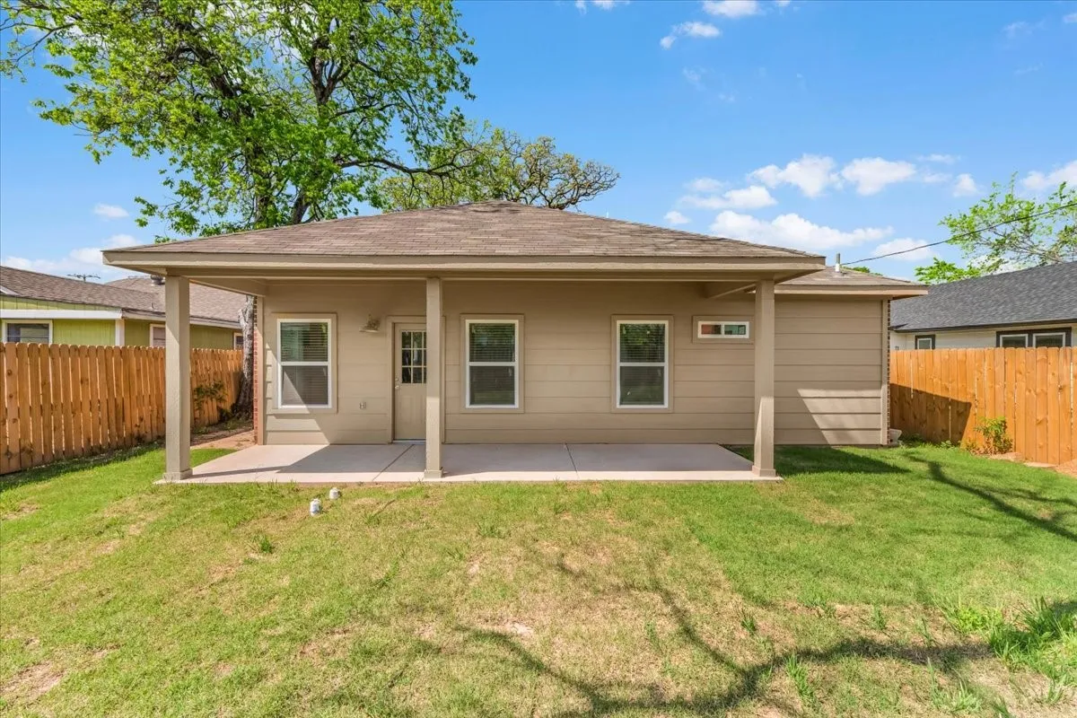 Single Family Residence For Sale in Tarrant County , 804 N Chandler Drive, Fort Worth, Texas 76111, 3 Bedroom, 2 Bathroom, 2 Garage spaces, 1,500 Sqft, built in 2026, mls#21404033, Real Estate Agent in Fort Worth, Homes For Sale in Tarrant county, Homes For Sale in Fort Worth, Realtor in Fort Worth Texas, Real Estate Brokerage Independent Realty Texas, Luminita Cordes Realtor