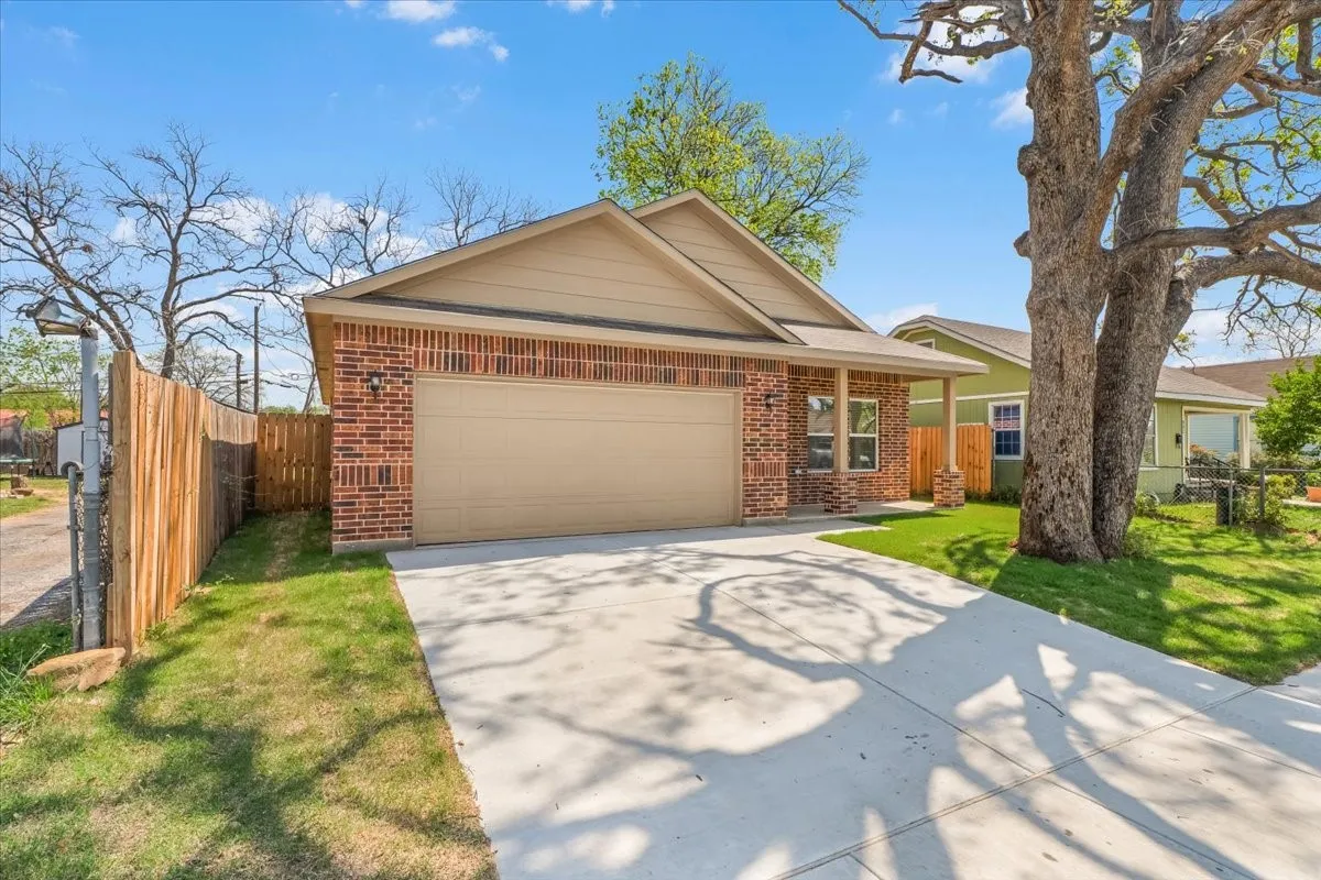 Single Family Residence For Sale in Tarrant County , 804 N Chandler Drive, Fort Worth, Texas 76111, 3 Bedroom, 2 Bathroom, 2 Garage spaces, 1,500 Sqft, built in 2026, mls#21404033, Real Estate Agent in Fort Worth, Homes For Sale in Tarrant county, Homes For Sale in Fort Worth, Realtor in Fort Worth Texas, Real Estate Brokerage Independent Realty Texas, Luminita Cordes Realtor