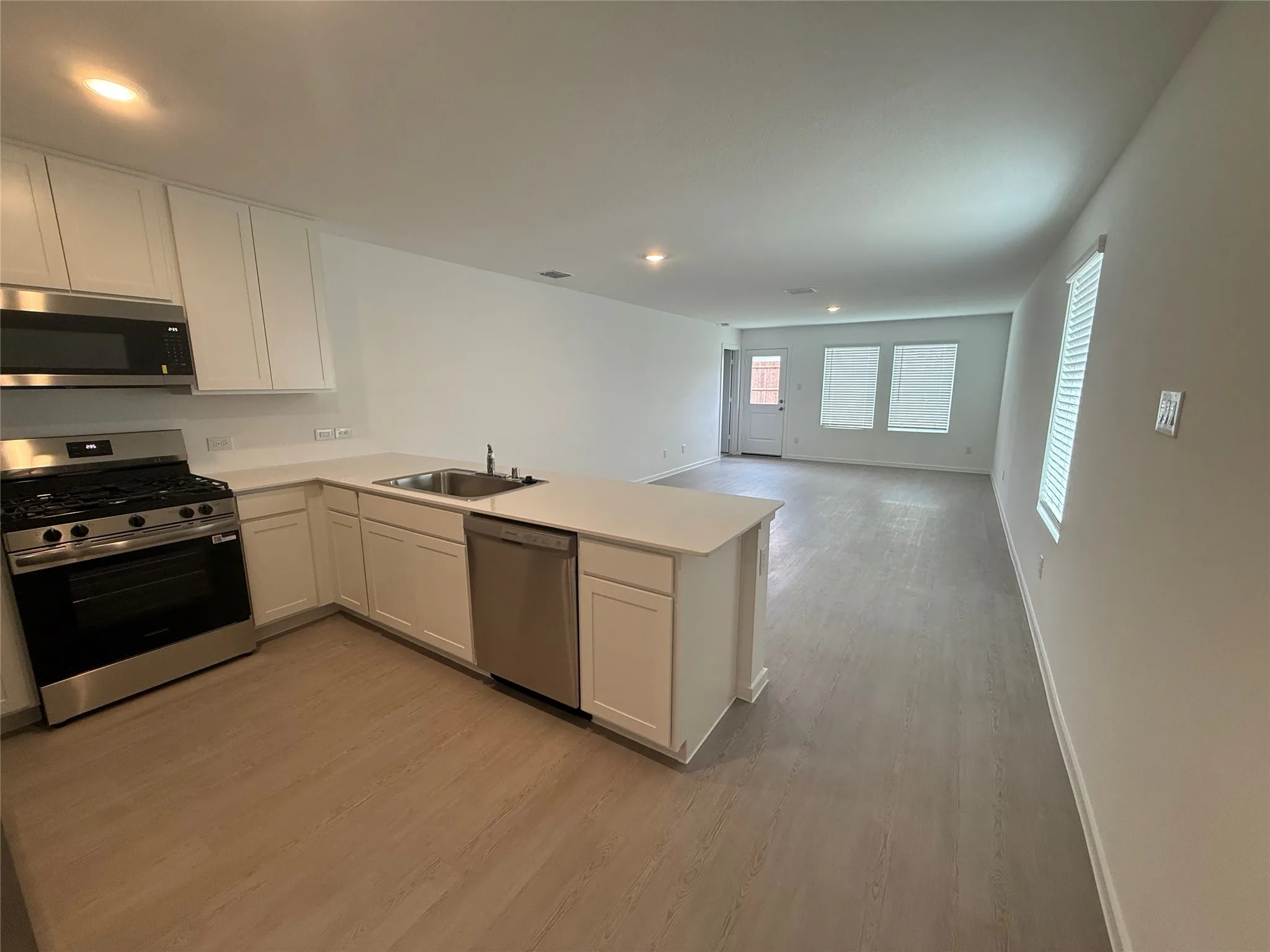 Single Family Residence For Rent in Ellis County , 2207 Neyland Drive, Ennis, Texas 75119, 3 Bedroom, 2 Bathroom, 2 Garage spaces, 1,451 Sqft, built in 2026, mls#21404049, Real Estate Agent in Ennis, Homes For Rent in Ellis county, Homes For Rent in Ennis, Realtor in Ennis Texas, Real Estate Brokerage Independent Realty Texas, Luminita Cordes Realtor