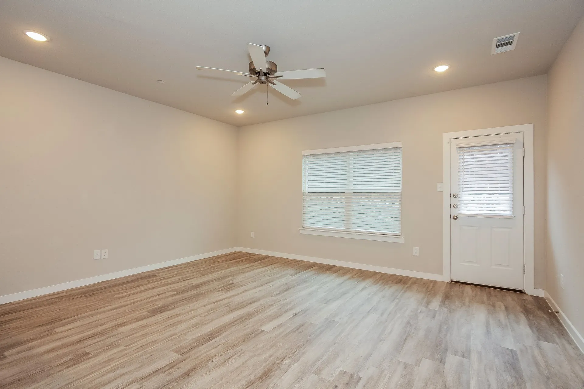 Single Family Residence For Rent in Denton County , 613 Sophia Way, Lewisville, Texas 75057, 4 Bedroom, 3 Bathroom, 2 Garage spaces, 2,056 Sqft, built in 2021, mls#21404050, Real Estate Agent in Lewisville, Homes For Rent in Denton county, Homes For Rent in Lewisville, Realtor in Lewisville Texas, Real Estate Brokerage Independent Realty Texas, Luminita Cordes Realtor