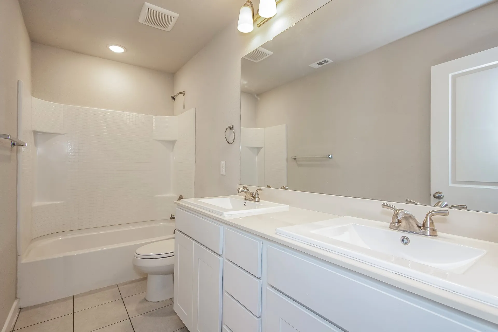 Single Family Residence For Rent in Denton County , 613 Sophia Way, Lewisville, Texas 75057, 4 Bedroom, 3 Bathroom, 2 Garage spaces, 2,056 Sqft, built in 2021, mls#21404050, Real Estate Agent in Lewisville, Homes For Rent in Denton county, Homes For Rent in Lewisville, Realtor in Lewisville Texas, Real Estate Brokerage Independent Realty Texas, Luminita Cordes Realtor