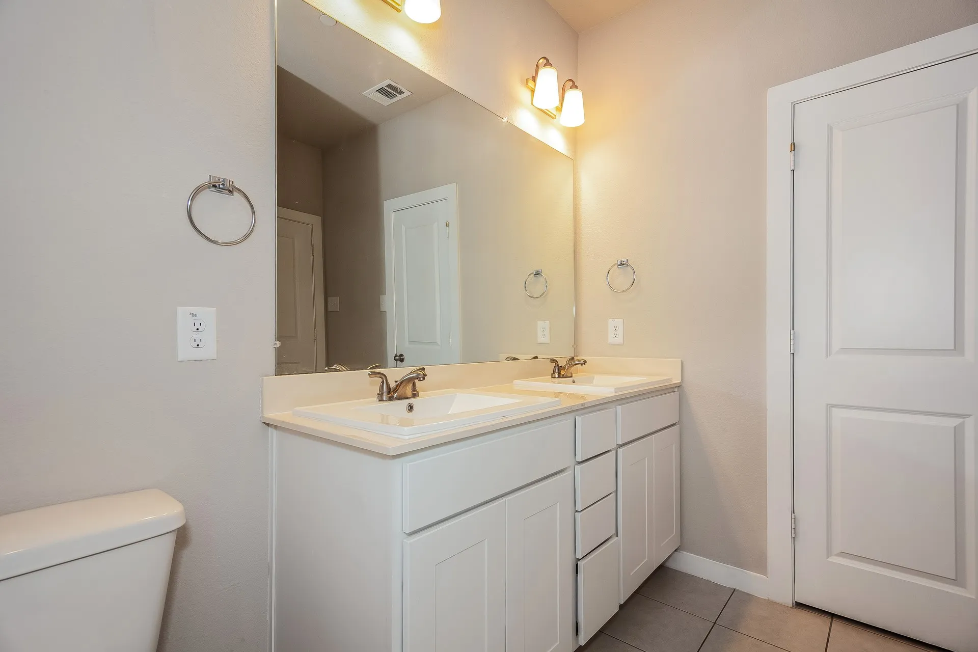 Single Family Residence For Rent in Denton County , 613 Sophia Way, Lewisville, Texas 75057, 4 Bedroom, 3 Bathroom, 2 Garage spaces, 2,056 Sqft, built in 2021, mls#21404050, Real Estate Agent in Lewisville, Homes For Rent in Denton county, Homes For Rent in Lewisville, Realtor in Lewisville Texas, Real Estate Brokerage Independent Realty Texas, Luminita Cordes Realtor