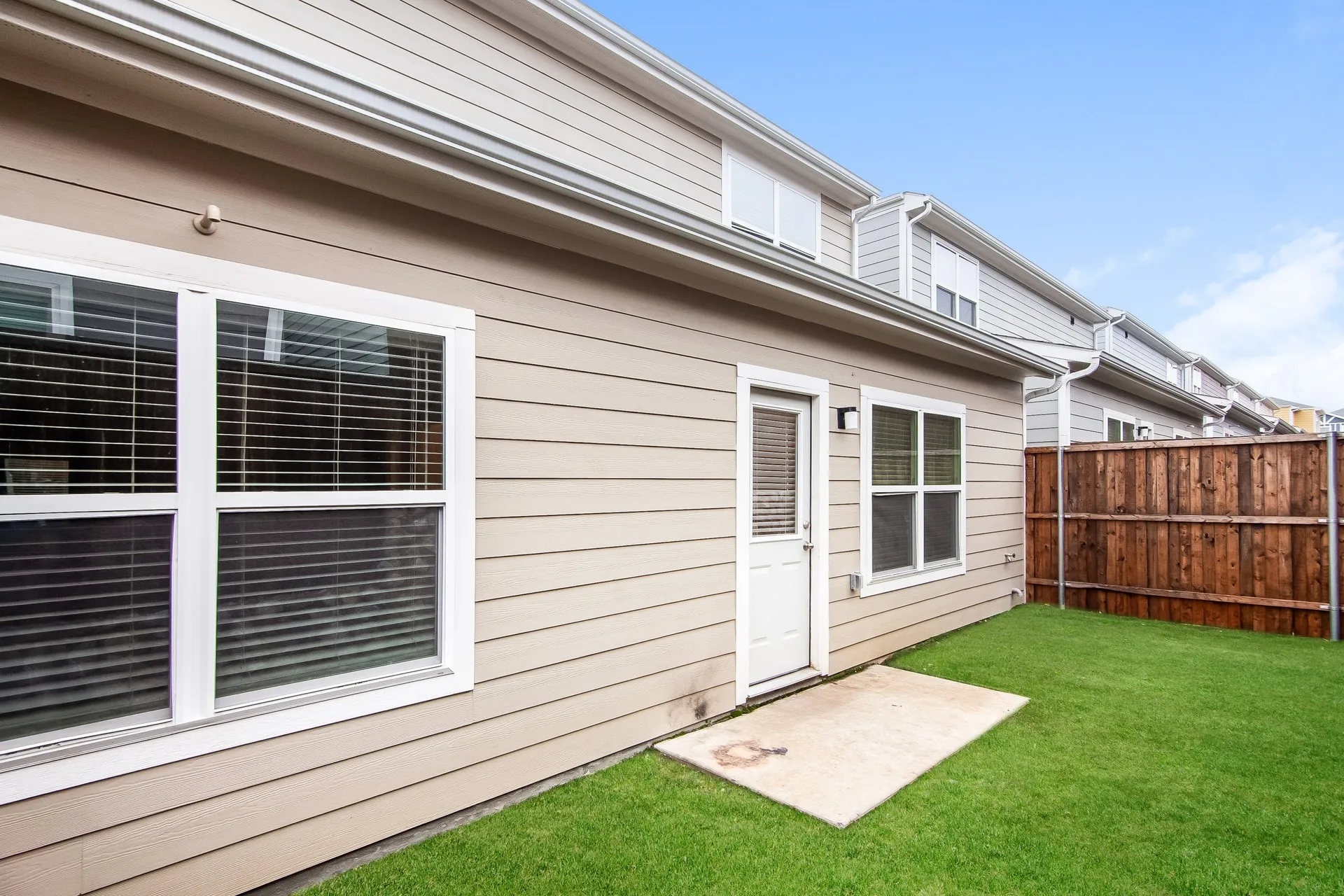 Single Family Residence For Rent in Denton County , 613 Sophia Way, Lewisville, Texas 75057, 4 Bedroom, 3 Bathroom, 2 Garage spaces, 2,056 Sqft, built in 2021, mls#21404050, Real Estate Agent in Lewisville, Homes For Rent in Denton county, Homes For Rent in Lewisville, Realtor in Lewisville Texas, Real Estate Brokerage Independent Realty Texas, Luminita Cordes Realtor