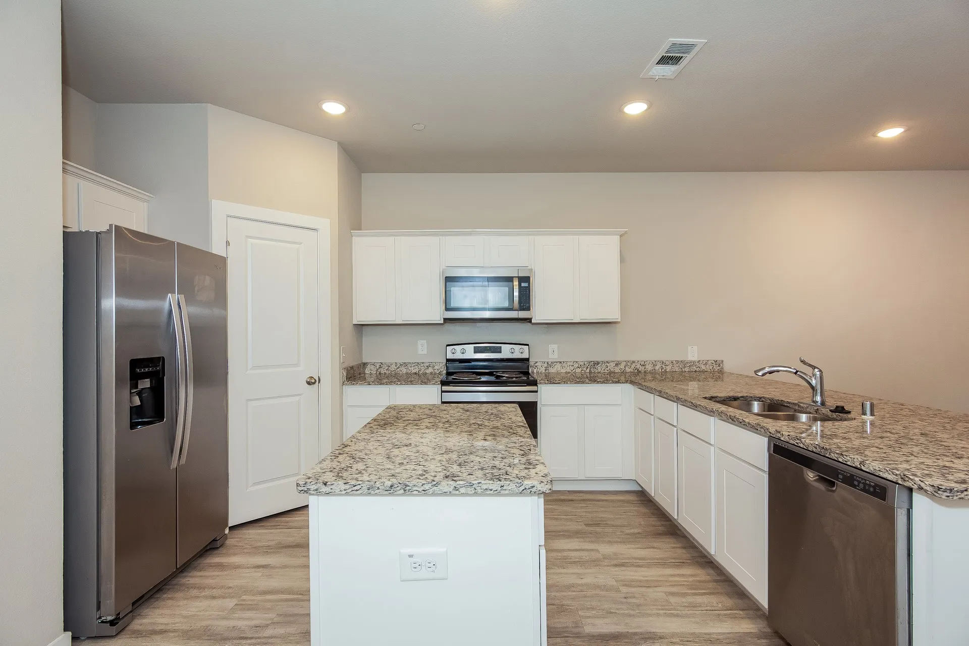 Single Family Residence For Rent in Denton County , 613 Sophia Way, Lewisville, Texas 75057, 4 Bedroom, 3 Bathroom, 2 Garage spaces, 2,056 Sqft, built in 2021, mls#21404050, Real Estate Agent in Lewisville, Homes For Rent in Denton county, Homes For Rent in Lewisville, Realtor in Lewisville Texas, Real Estate Brokerage Independent Realty Texas, Luminita Cordes Realtor