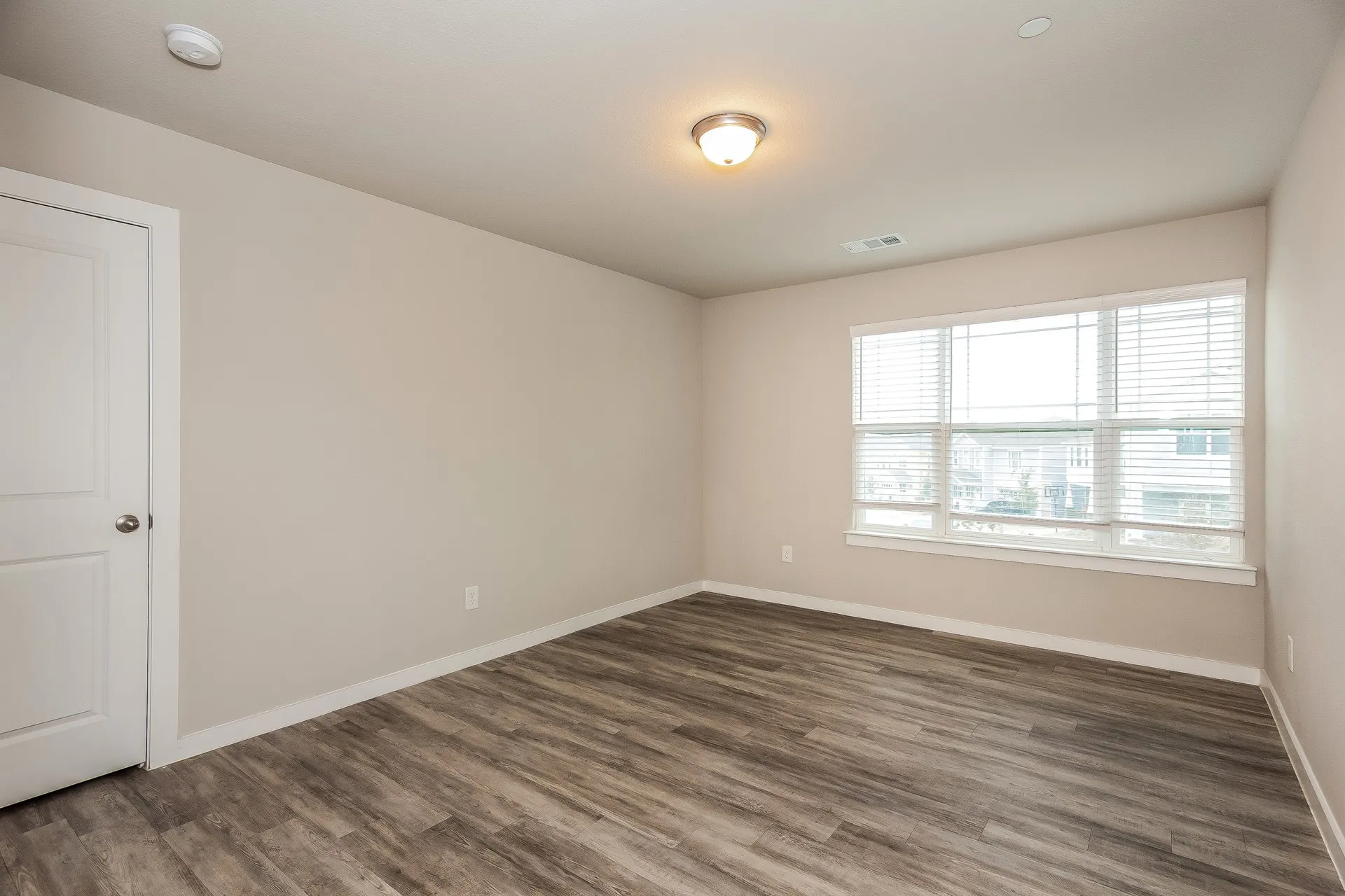 Single Family Residence For Rent in Denton County , 613 Sophia Way, Lewisville, Texas 75057, 4 Bedroom, 3 Bathroom, 2 Garage spaces, 2,056 Sqft, built in 2021, mls#21404050, Real Estate Agent in Lewisville, Homes For Rent in Denton county, Homes For Rent in Lewisville, Realtor in Lewisville Texas, Real Estate Brokerage Independent Realty Texas, Luminita Cordes Realtor