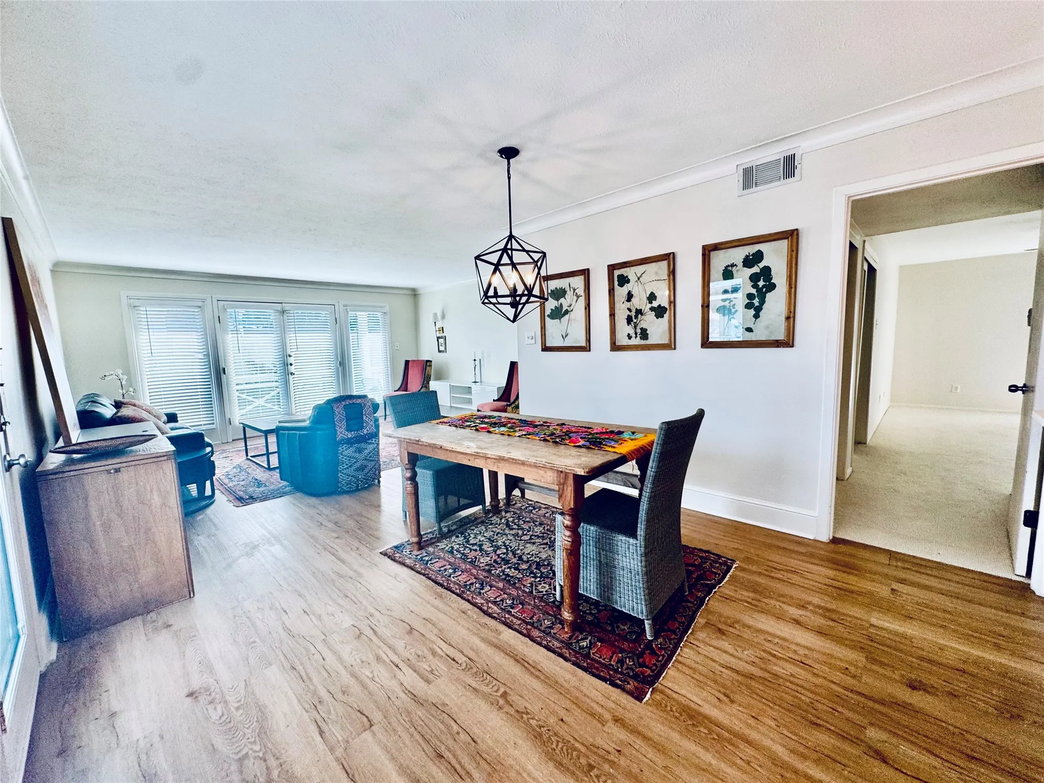 Condominium For Rent in Dallas County , 5907 E University Boulevard 201, Dallas, Texas 75206, 3 Bedroom, 2 Bathroom, Garage spaces, 1,208 Sqft, built in 1964, mls#21404051, Real Estate Agent in Dallas, Homes For Rent in Dallas county, Homes For Rent in Dallas, Realtor in Dallas Texas, Real Estate Brokerage Independent Realty Texas, Luminita Cordes Realtor