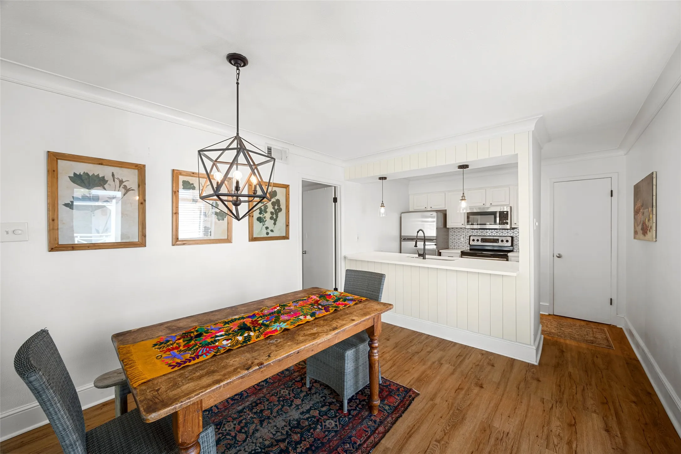 Condominium For Rent in Dallas County , 5907 E University Boulevard 201, Dallas, Texas 75206, 3 Bedroom, 2 Bathroom, Garage spaces, 1,208 Sqft, built in 1964, mls#21404051, Real Estate Agent in Dallas, Homes For Rent in Dallas county, Homes For Rent in Dallas, Realtor in Dallas Texas, Real Estate Brokerage Independent Realty Texas, Luminita Cordes Realtor