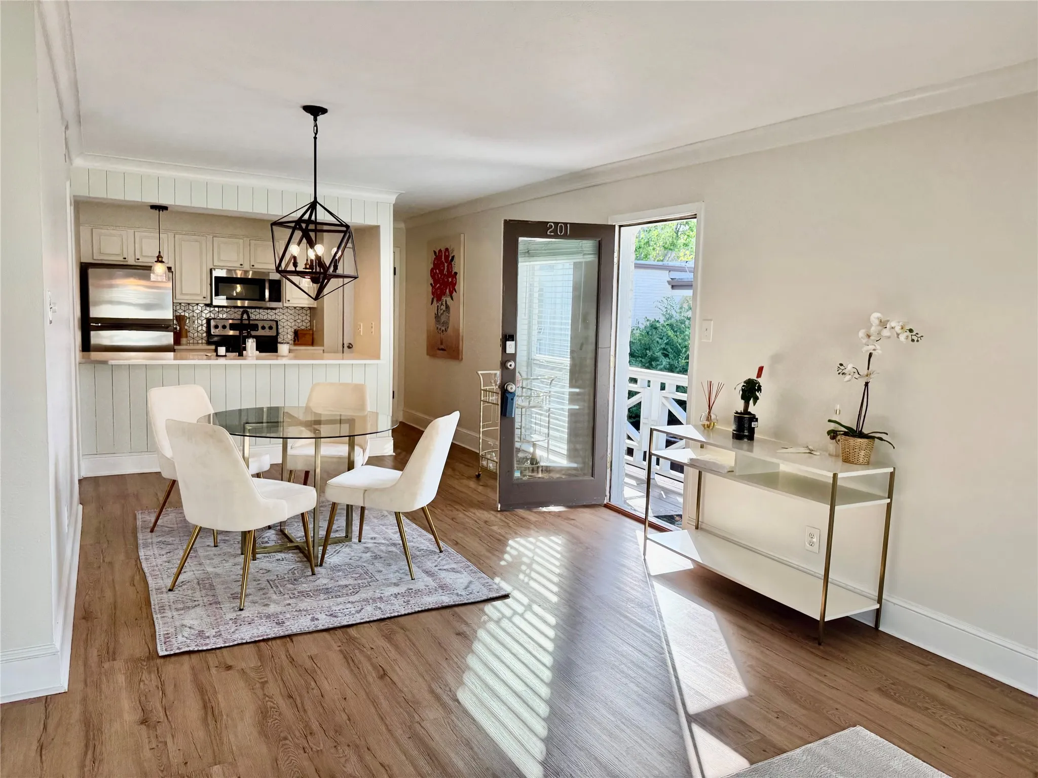 Eat at Kitchen counter and nice dinning space