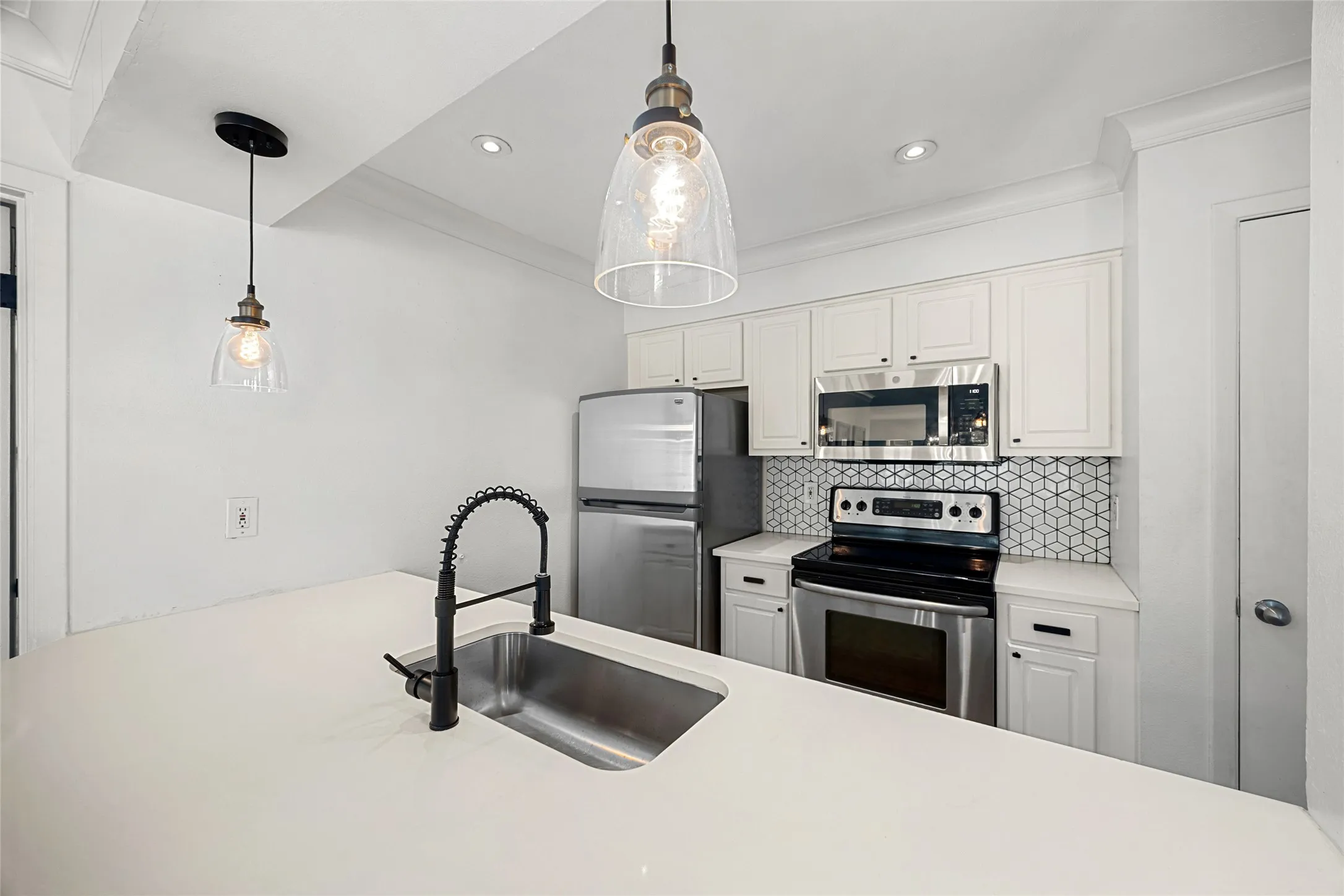 Condominium For Rent in Dallas County , 5907 E University Boulevard 201, Dallas, Texas 75206, 3 Bedroom, 2 Bathroom, Garage spaces, 1,208 Sqft, built in 1964, mls#21404051, Real Estate Agent in Dallas, Homes For Rent in Dallas county, Homes For Rent in Dallas, Realtor in Dallas Texas, Real Estate Brokerage Independent Realty Texas, Luminita Cordes Realtor