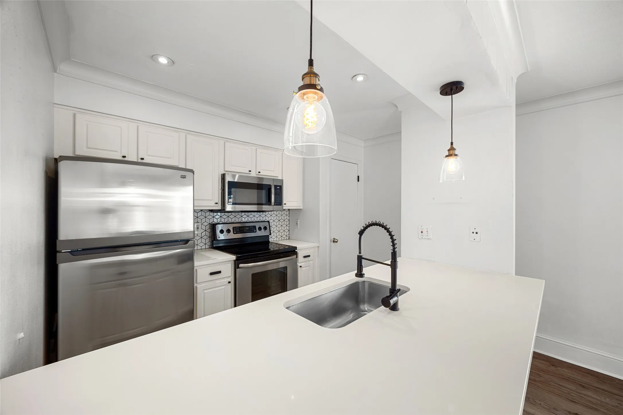 Condominium For Rent in Dallas County , 5907 E University Boulevard 201, Dallas, Texas 75206, 3 Bedroom, 2 Bathroom, Garage spaces, 1,208 Sqft, built in 1964, mls#21404051, Real Estate Agent in Dallas, Homes For Rent in Dallas county, Homes For Rent in Dallas, Realtor in Dallas Texas, Real Estate Brokerage Independent Realty Texas, Luminita Cordes Realtor