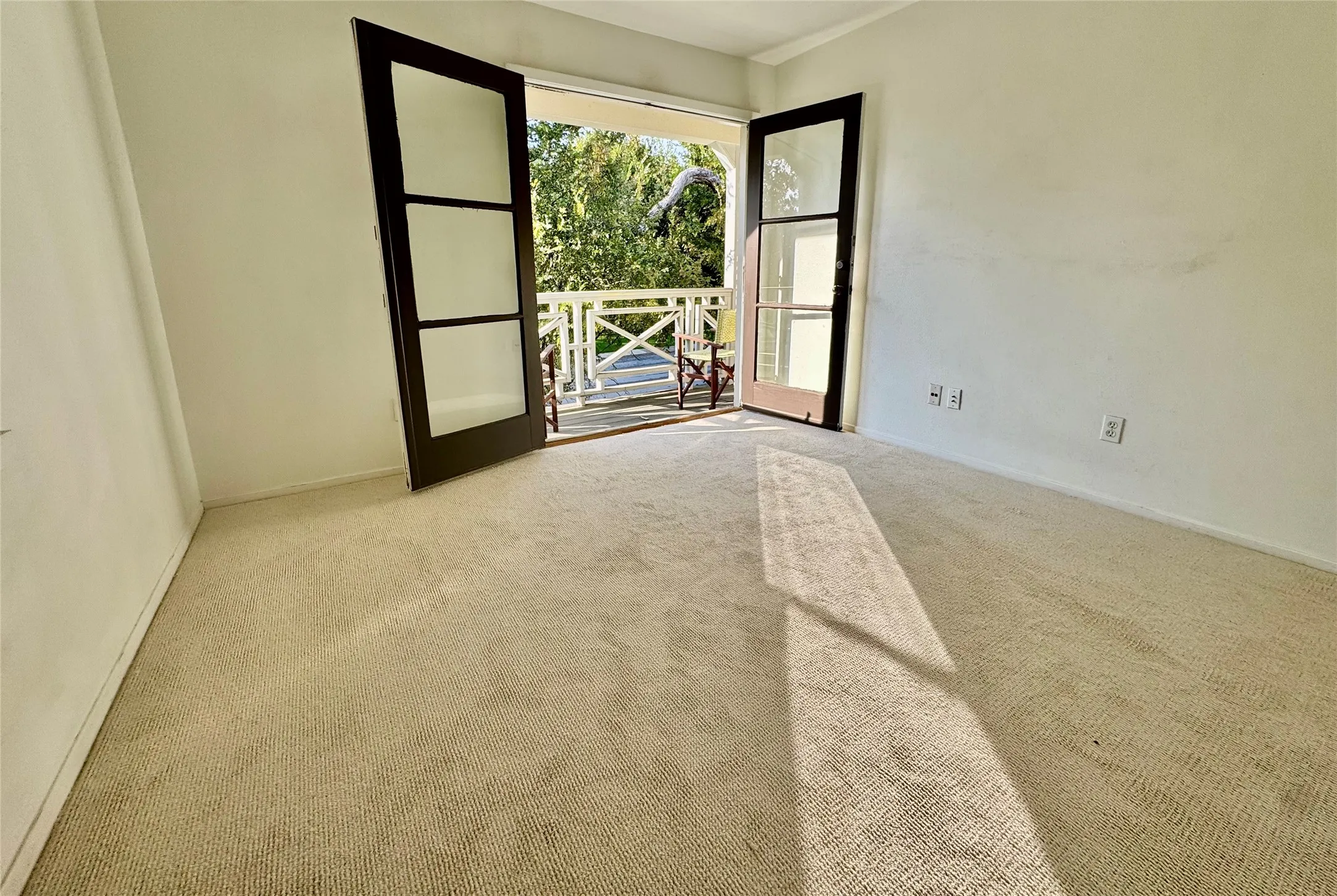 Condominium For Rent in Dallas County , 5907 E University Boulevard 201, Dallas, Texas 75206, 3 Bedroom, 2 Bathroom, Garage spaces, 1,208 Sqft, built in 1964, mls#21404051, Real Estate Agent in Dallas, Homes For Rent in Dallas county, Homes For Rent in Dallas, Realtor in Dallas Texas, Real Estate Brokerage Independent Realty Texas, Luminita Cordes Realtor