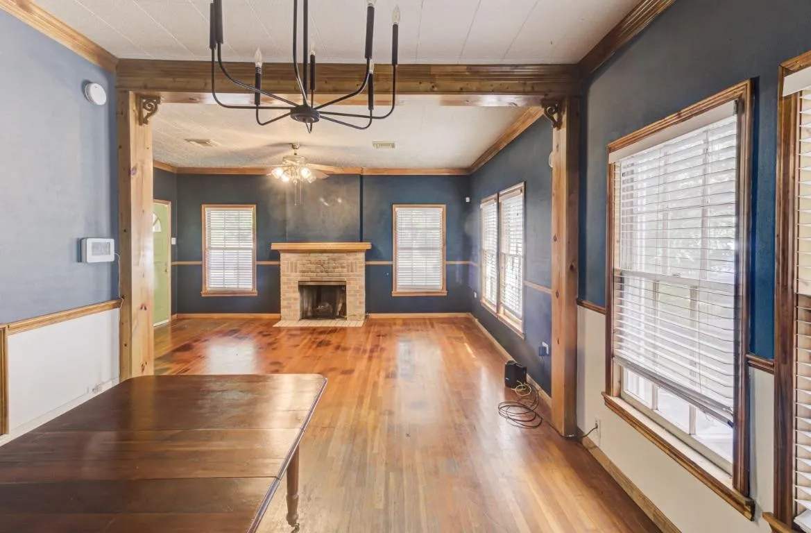 Single Family Residence For Sale in Mc Lennan County , 2828 Grim Avenue, Waco, Texas 76707, 2 Bedroom, 1 Bathroom, 2 Garage spaces, 1,276 Sqft, built in 1939, mls#21404014, Real Estate Agent in Waco, Homes For Sale in Mc Lennan county, Homes For Sale in Waco, Realtor in Waco Texas, Real Estate Brokerage Independent Realty Texas, Luminita Cordes Realtor