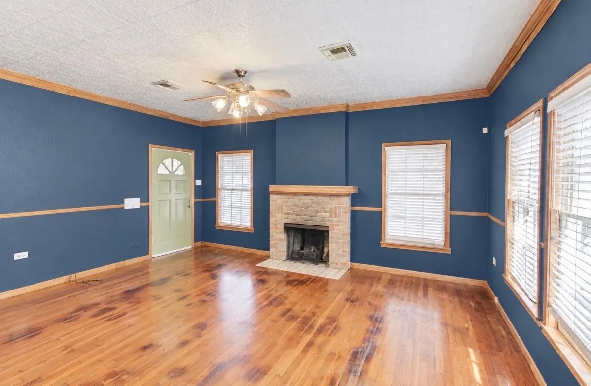 Single Family Residence For Sale in Mc Lennan County , 2828 Grim Avenue, Waco, Texas 76707, 2 Bedroom, 1 Bathroom, 2 Garage spaces, 1,276 Sqft, built in 1939, mls#21404014, Real Estate Agent in Waco, Homes For Sale in Mc Lennan county, Homes For Sale in Waco, Realtor in Waco Texas, Real Estate Brokerage Independent Realty Texas, Luminita Cordes Realtor