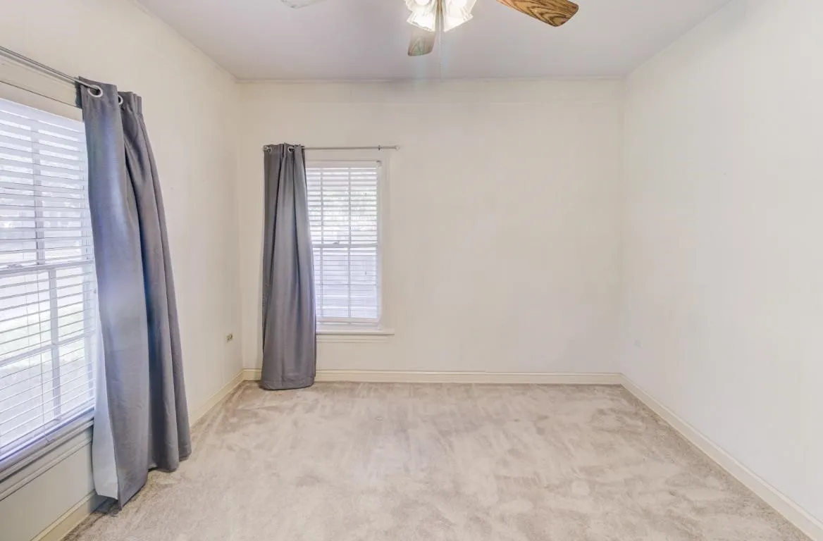 Single Family Residence For Sale in Mc Lennan County , 2828 Grim Avenue, Waco, Texas 76707, 2 Bedroom, 1 Bathroom, 2 Garage spaces, 1,276 Sqft, built in 1939, mls#21404014, Real Estate Agent in Waco, Homes For Sale in Mc Lennan county, Homes For Sale in Waco, Realtor in Waco Texas, Real Estate Brokerage Independent Realty Texas, Luminita Cordes Realtor