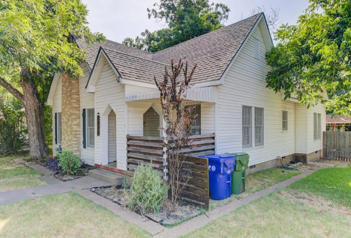 Single Family Residence For Sale in Mc Lennan County , 2828 Grim Avenue, Waco, Texas 76707, 2 Bedroom, 1 Bathroom, 2 Garage spaces, 1,276 Sqft, built in 1939, mls#21404014, Real Estate Agent in Waco, Homes For Sale in Mc Lennan county, Homes For Sale in Waco, Realtor in Waco Texas, Real Estate Brokerage Independent Realty Texas, Luminita Cordes Realtor