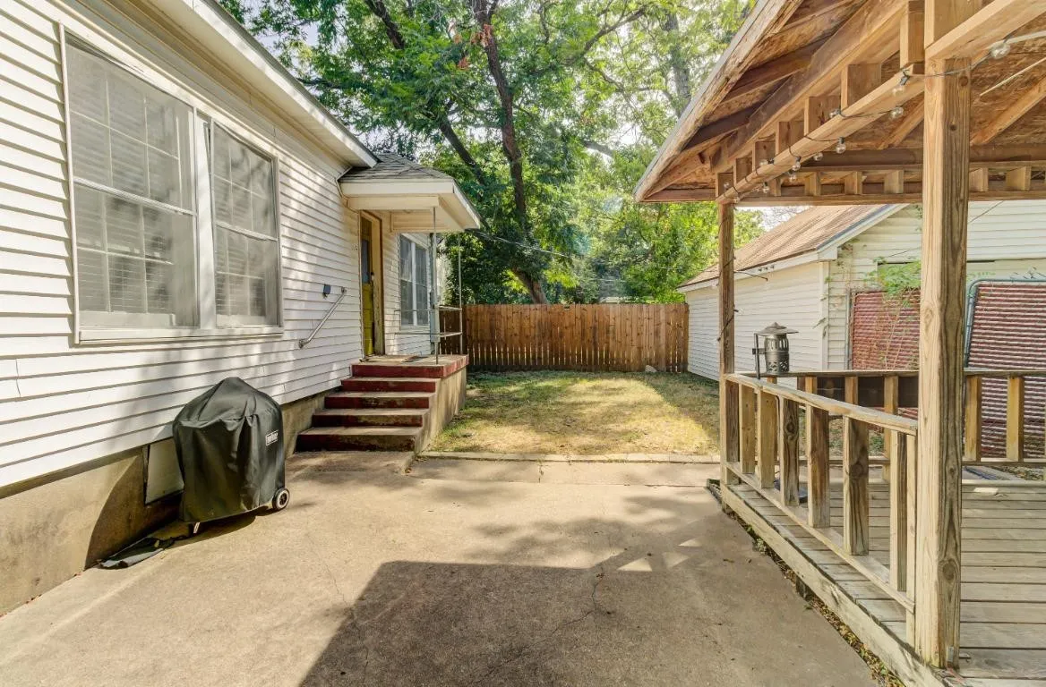 Single Family Residence For Sale in Mc Lennan County , 2828 Grim Avenue, Waco, Texas 76707, 2 Bedroom, 1 Bathroom, 2 Garage spaces, 1,276 Sqft, built in 1939, mls#21404014, Real Estate Agent in Waco, Homes For Sale in Mc Lennan county, Homes For Sale in Waco, Realtor in Waco Texas, Real Estate Brokerage Independent Realty Texas, Luminita Cordes Realtor