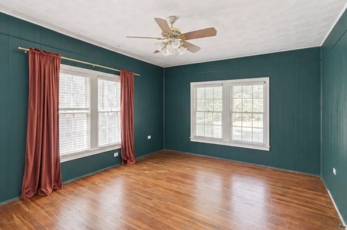 Single Family Residence For Sale in Mc Lennan County , 2828 Grim Avenue, Waco, Texas 76707, 2 Bedroom, 1 Bathroom, 2 Garage spaces, 1,276 Sqft, built in 1939, mls#21404014, Real Estate Agent in Waco, Homes For Sale in Mc Lennan county, Homes For Sale in Waco, Realtor in Waco Texas, Real Estate Brokerage Independent Realty Texas, Luminita Cordes Realtor