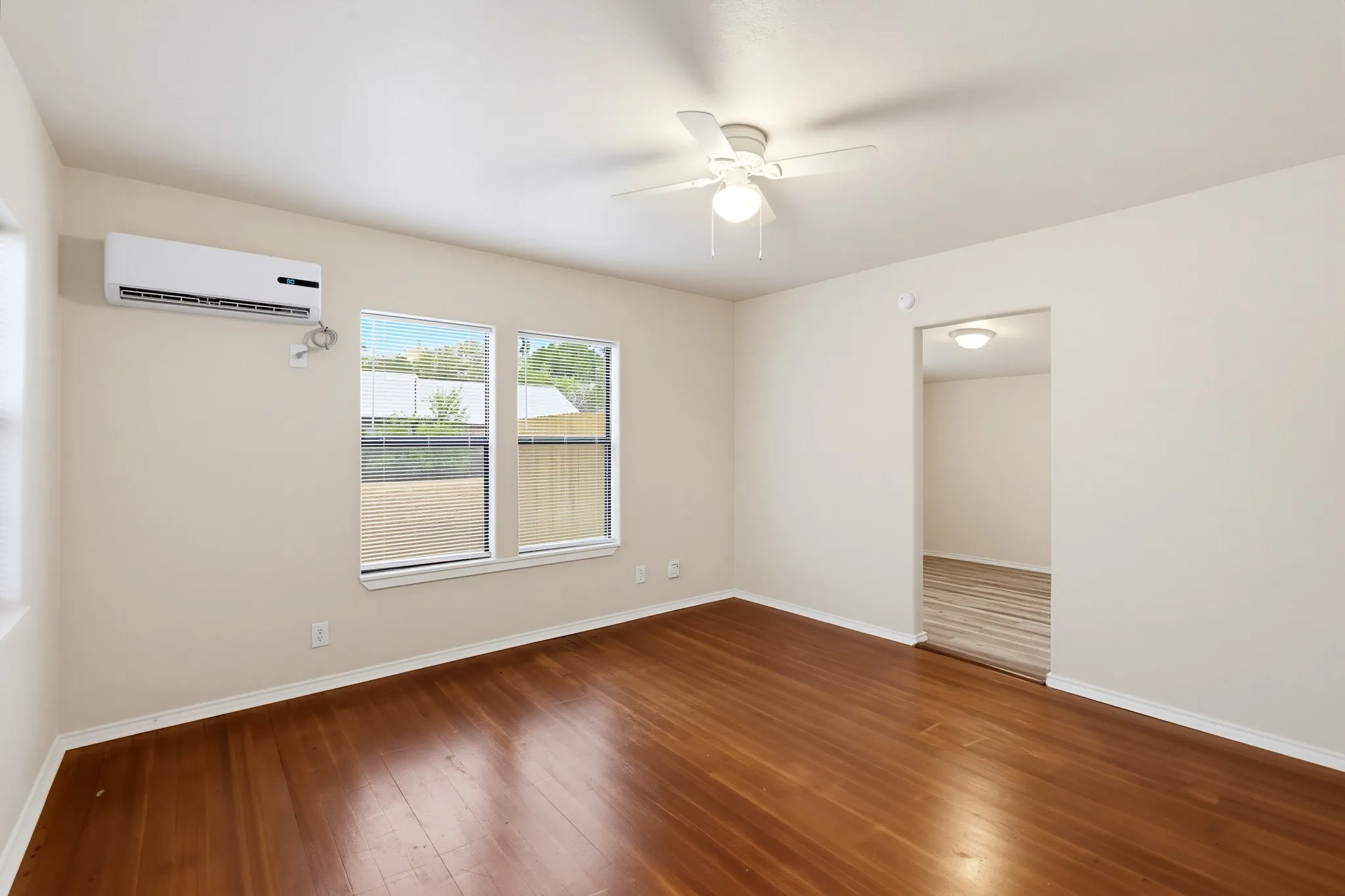 Single Family Residence For Sale in Taylor County , 1334 Lytle Acres Drive, Abilene, Texas 79602, 1 Bedroom, 1 Bathroom, 1 Garage spaces, 672 Sqft, built in 1952, mls#21403989, Real Estate Agent in Abilene, Homes For Sale in Taylor county, Homes For Sale in Abilene, Realtor in Abilene Texas, Real Estate Brokerage Independent Realty Texas, Luminita Cordes Realtor
