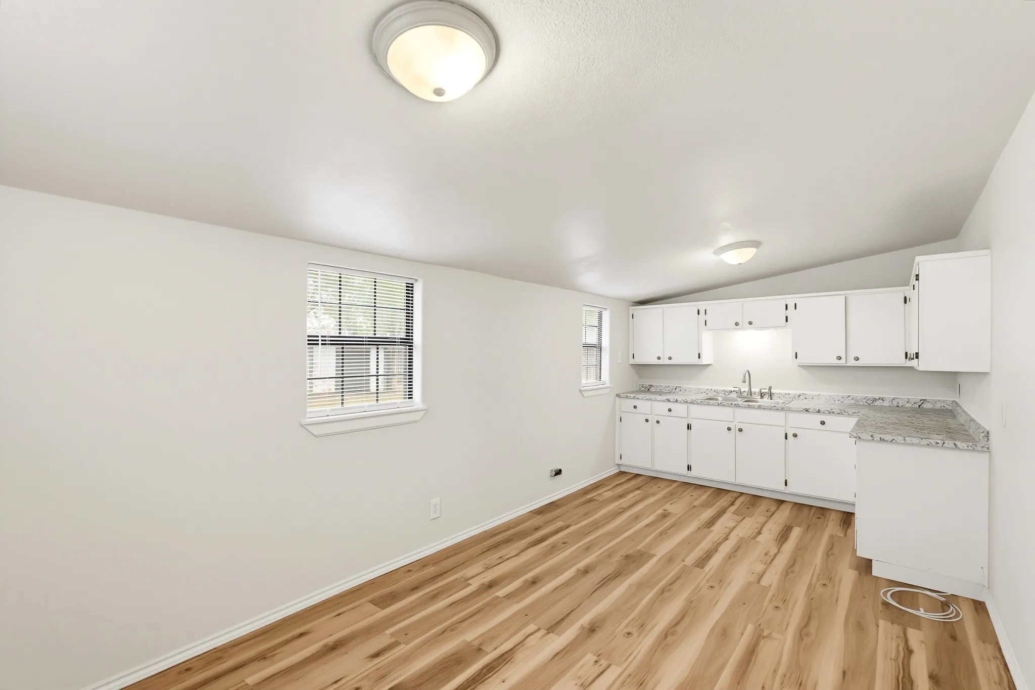 Single Family Residence For Sale in Taylor County , 1334 Lytle Acres Drive, Abilene, Texas 79602, 1 Bedroom, 1 Bathroom, 1 Garage spaces, 672 Sqft, built in 1952, mls#21403989, Real Estate Agent in Abilene, Homes For Sale in Taylor county, Homes For Sale in Abilene, Realtor in Abilene Texas, Real Estate Brokerage Independent Realty Texas, Luminita Cordes Realtor