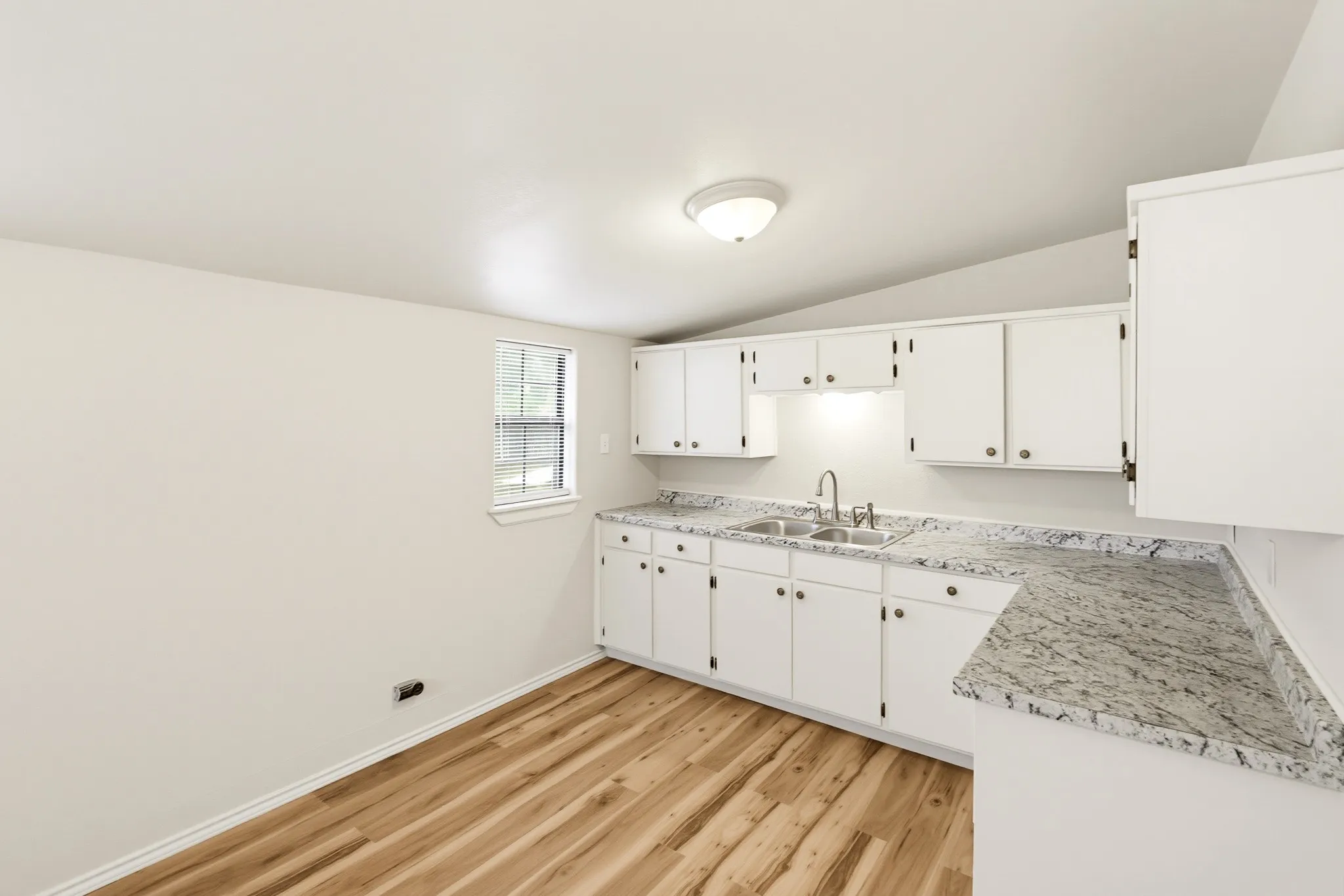 Single Family Residence For Sale in Taylor County , 1334 Lytle Acres Drive, Abilene, Texas 79602, 1 Bedroom, 1 Bathroom, 1 Garage spaces, 672 Sqft, built in 1952, mls#21403989, Real Estate Agent in Abilene, Homes For Sale in Taylor county, Homes For Sale in Abilene, Realtor in Abilene Texas, Real Estate Brokerage Independent Realty Texas, Luminita Cordes Realtor